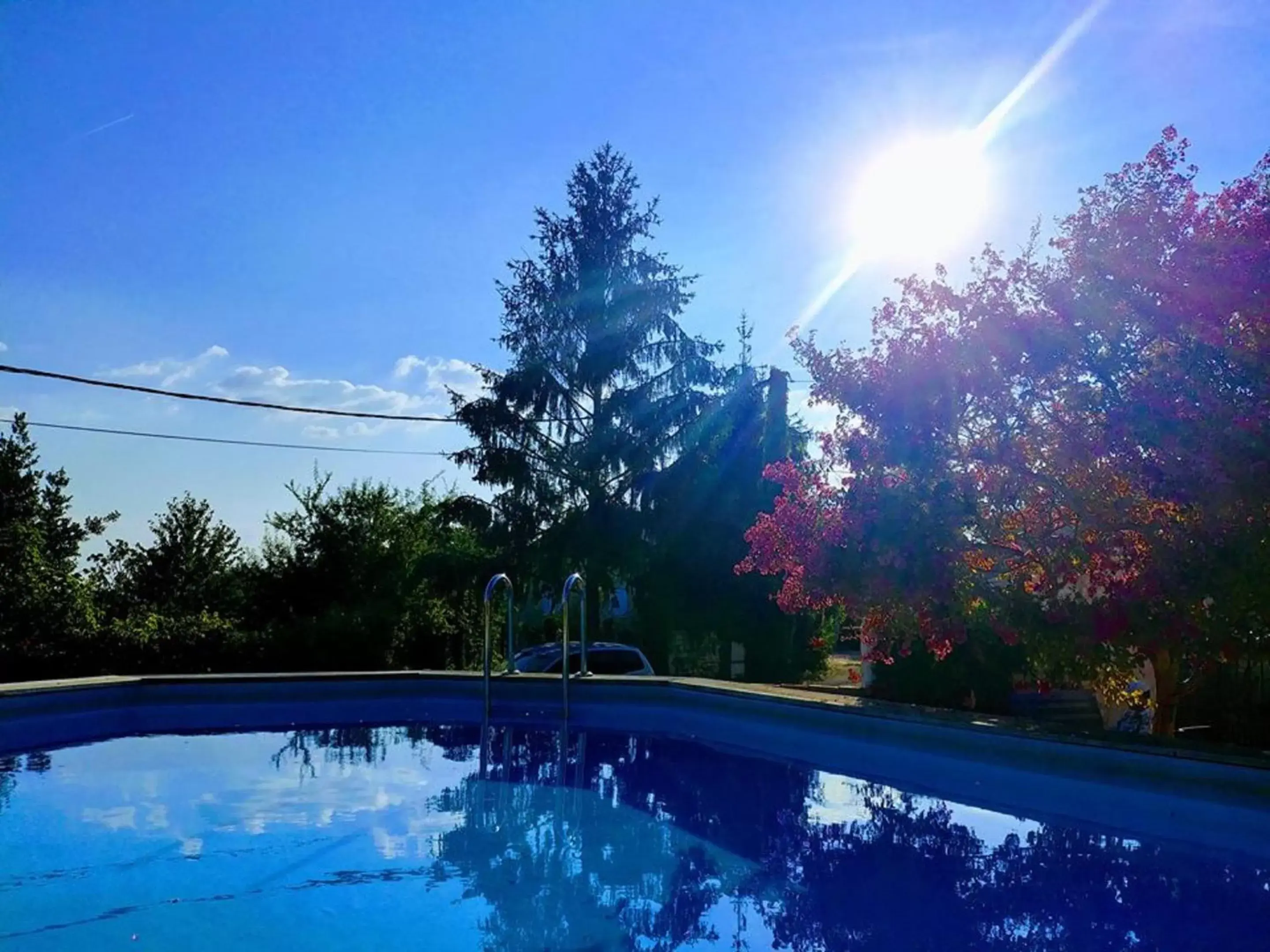 Pool view, Swimming Pool in Manoir Le Cristal - Futuroscope a petit prix , grandes chambres familiales 5-6 personnes ,