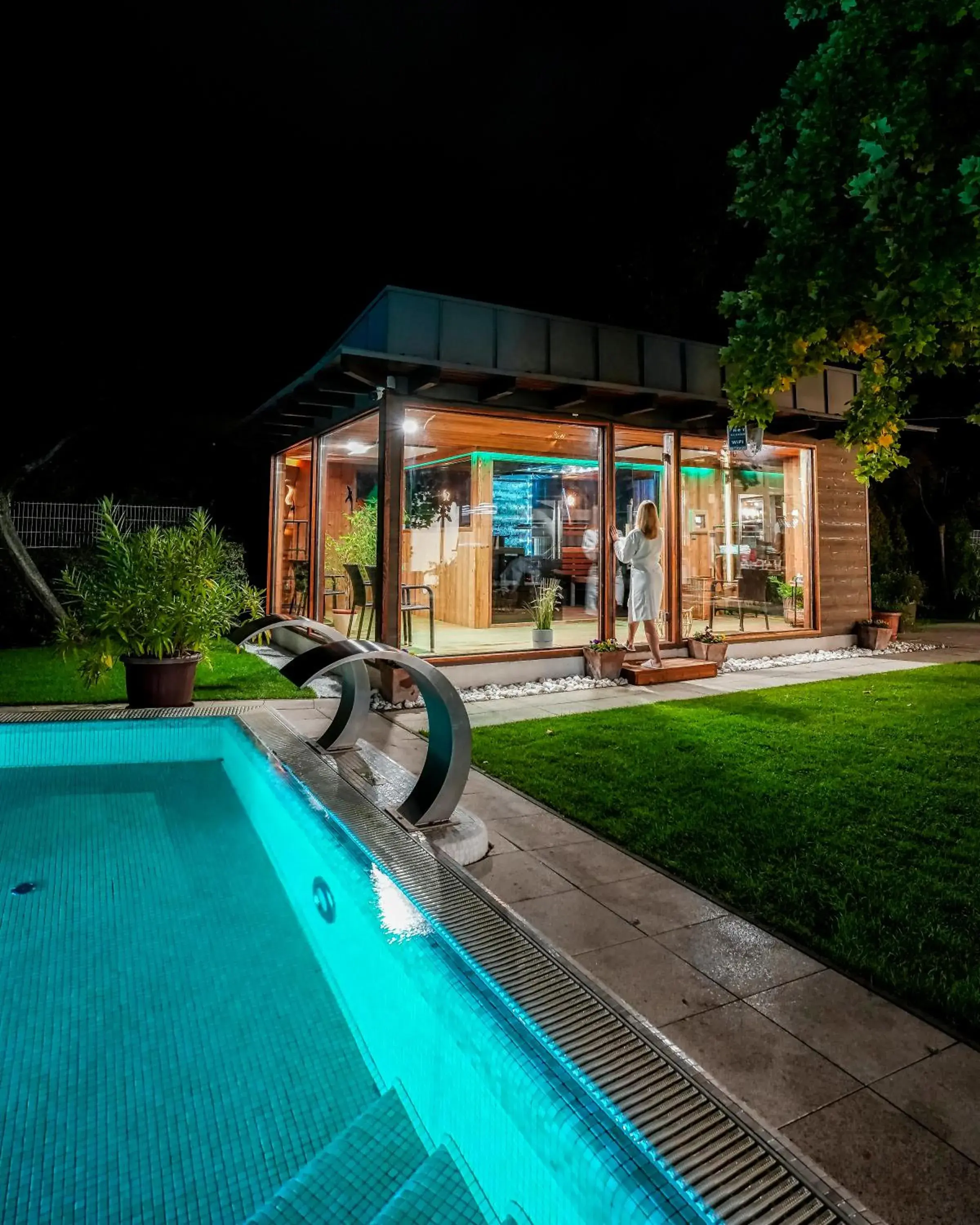 Sauna, Swimming Pool in Hotel Golden Lake Resort