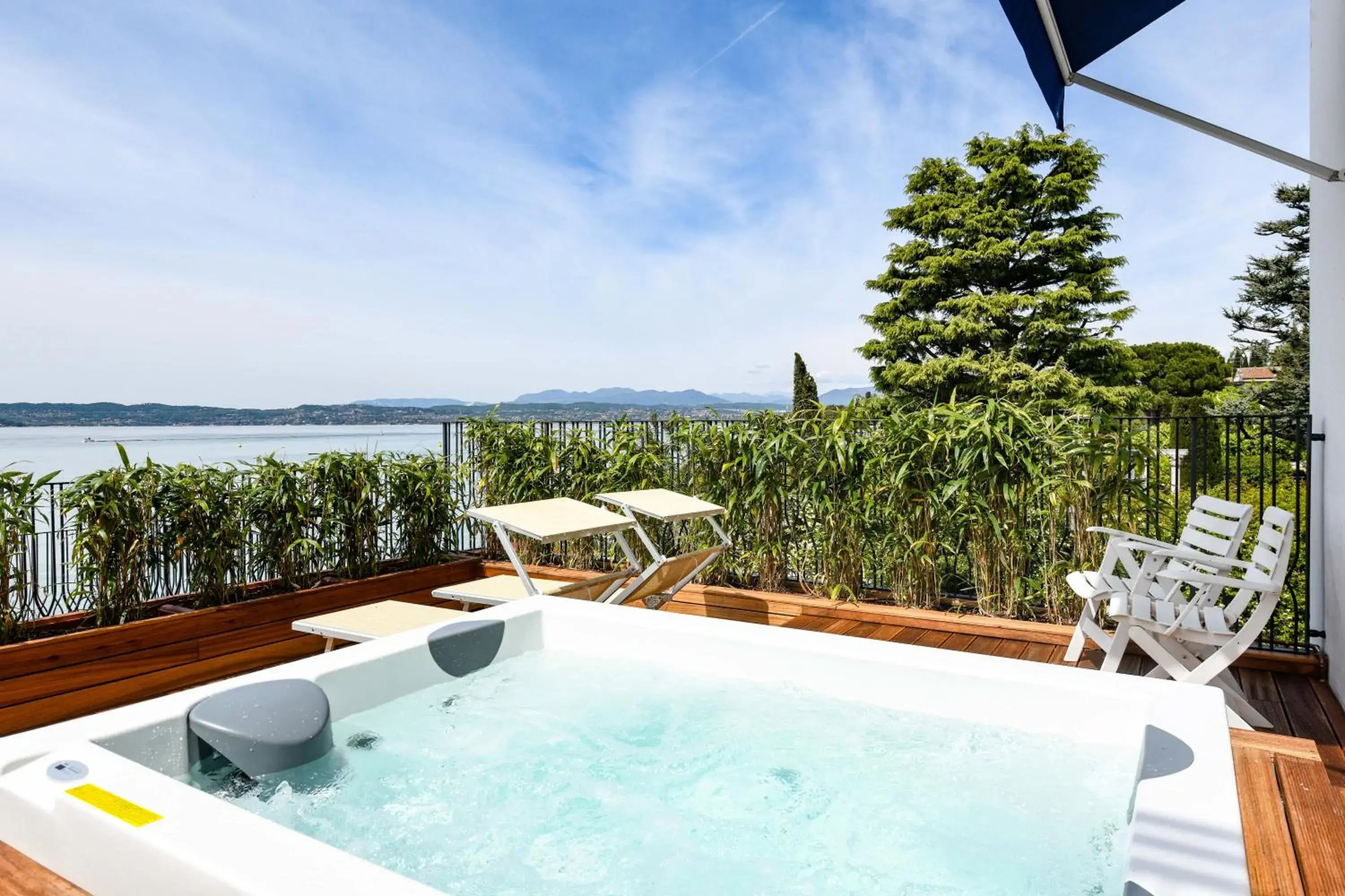 Hot Tub, Swimming Pool in Hotel Flaminia