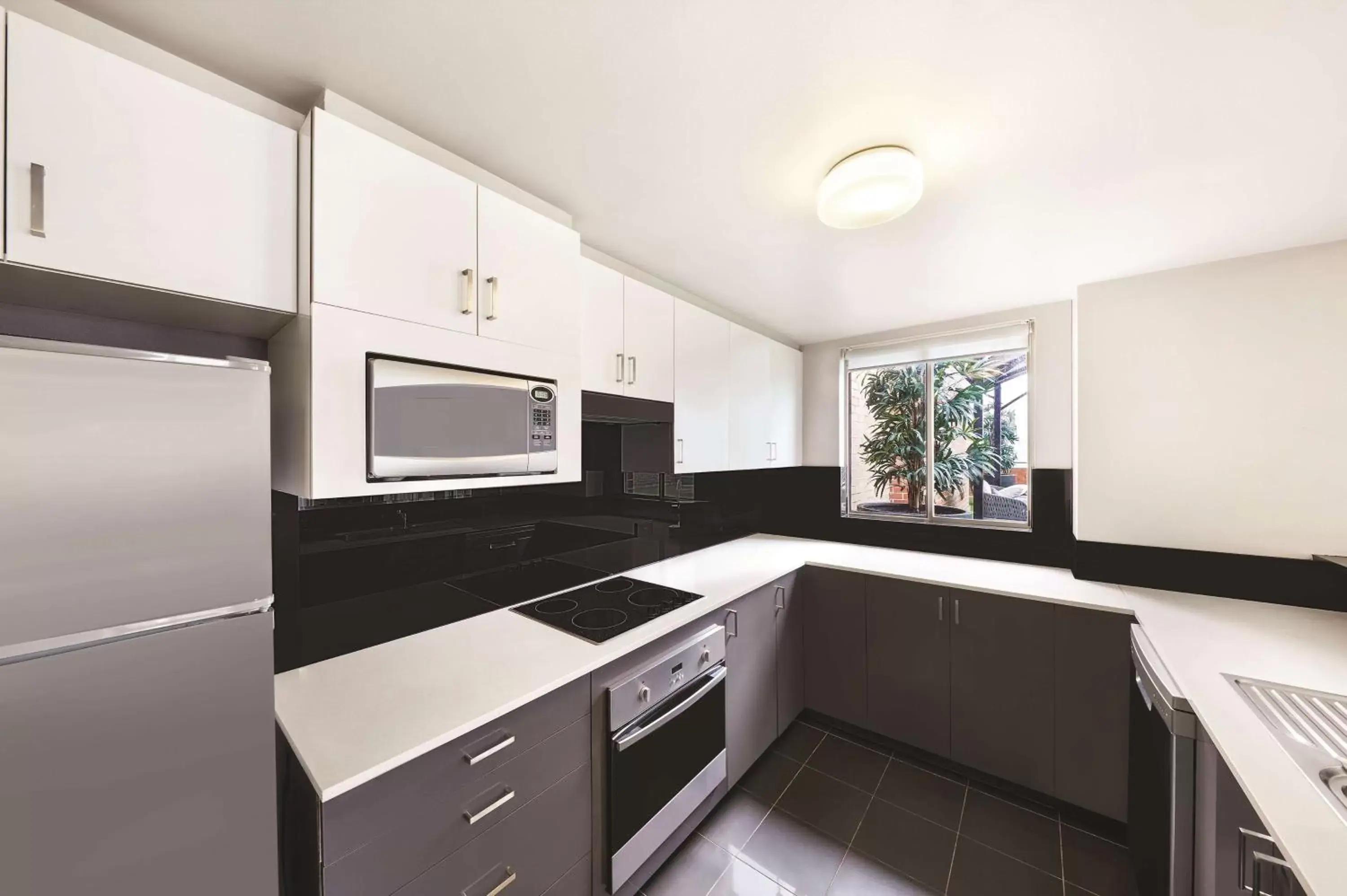 Bedroom, Kitchen/Kitchenette in Adina Apartment Hotel Sydney Surry Hills