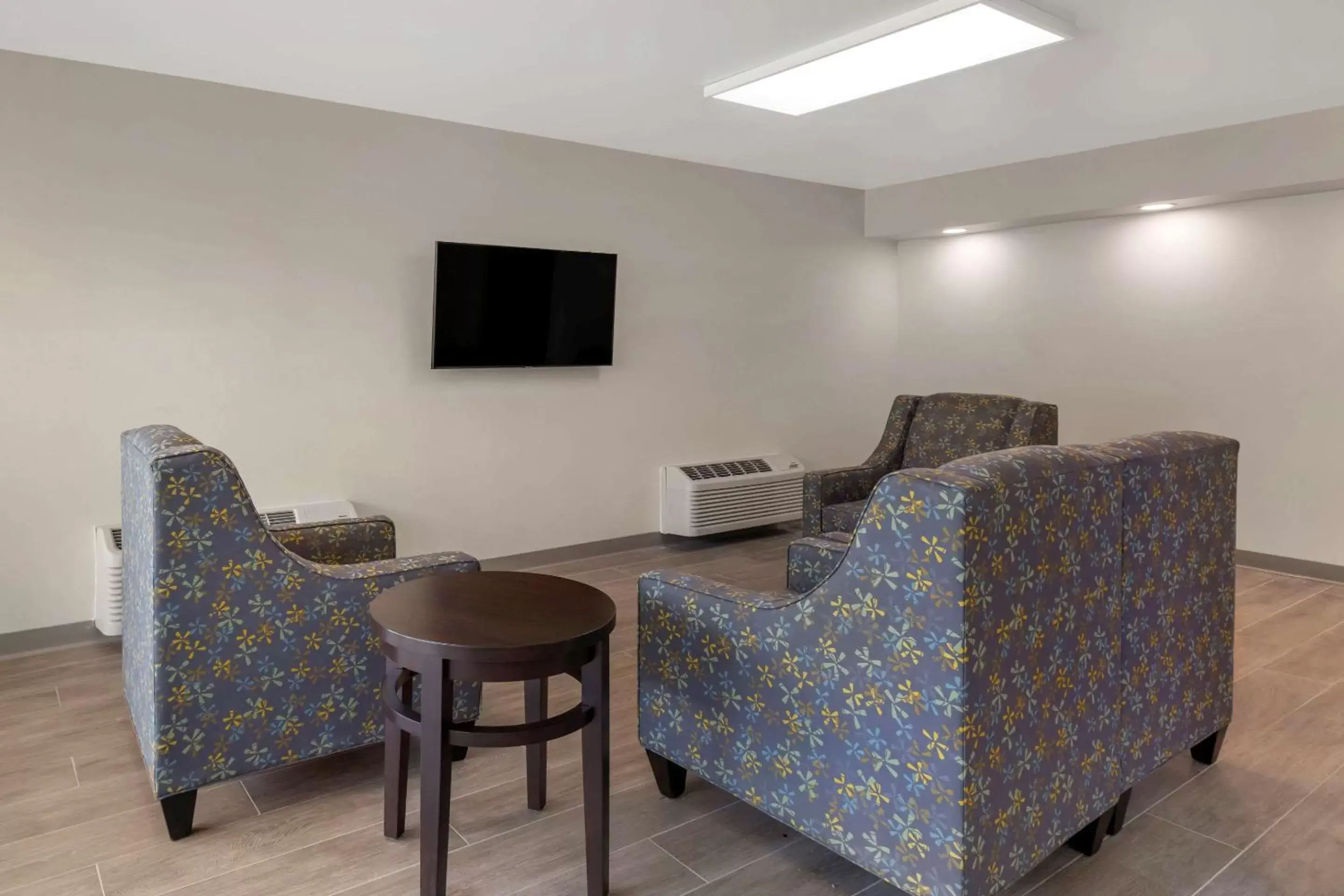 Lobby or reception, Seating Area in Quality Inn Saint Petersburg North-Tampa Bay