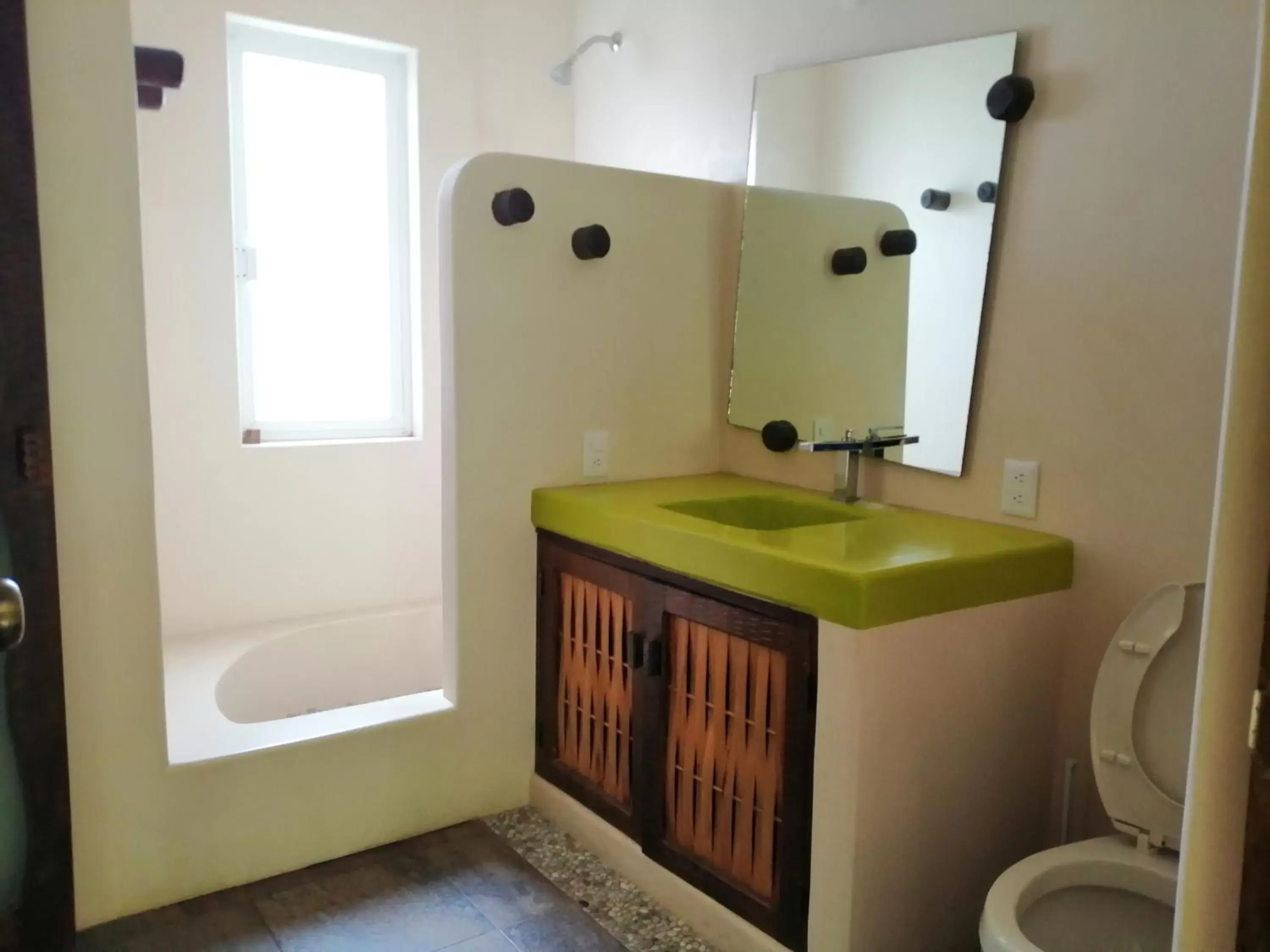Shower, Bathroom in Ceiba Studios