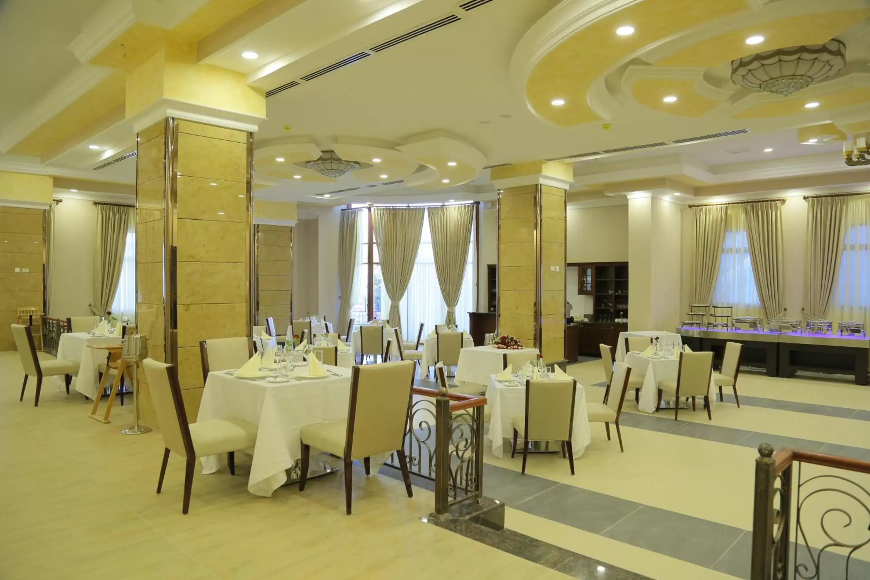 Restaurant/Places to Eat in Sapphire Addis