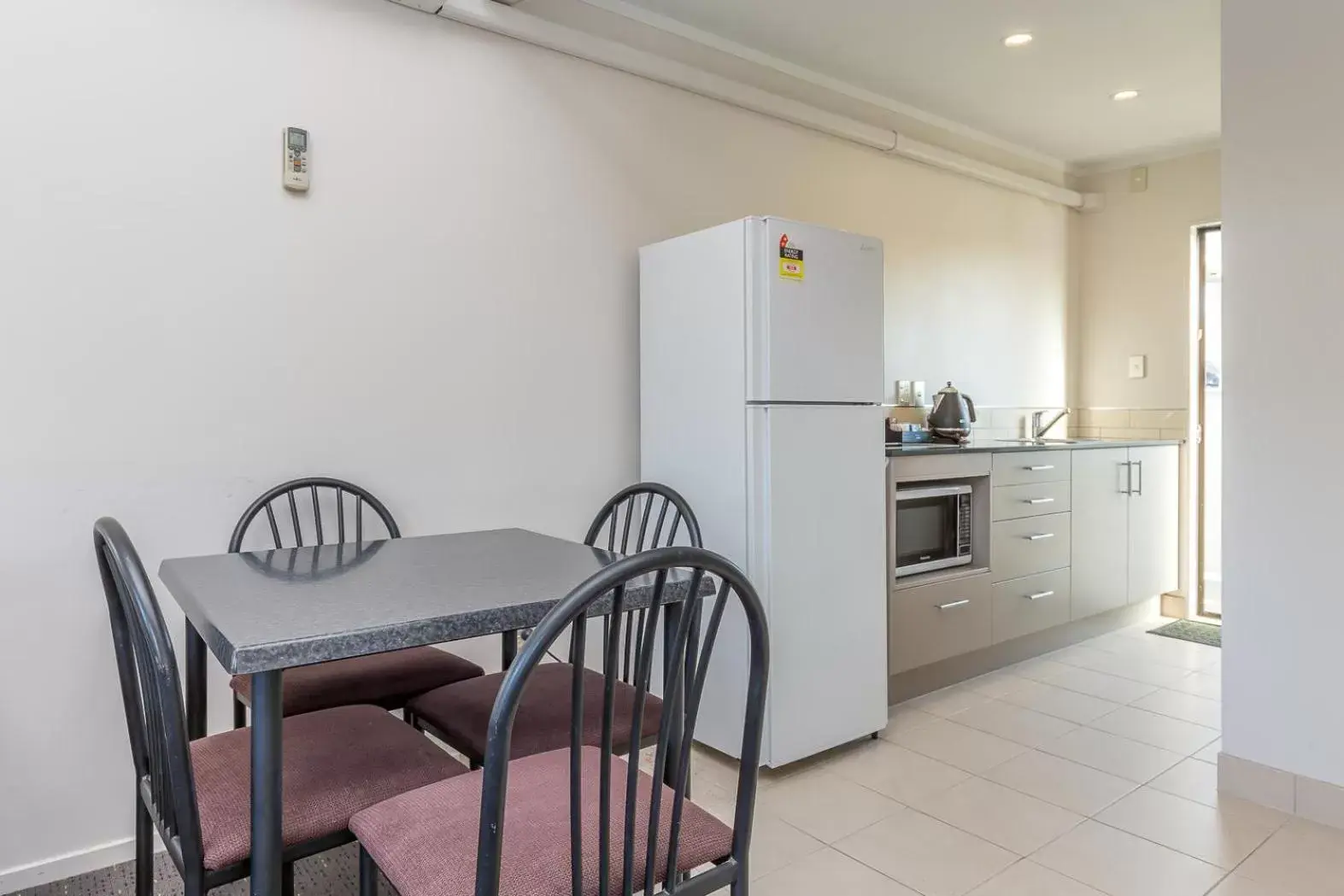 One-Bedroom Apartment in Anzac Court Motel One-Bedroom Apartment in Anzac Court Motel