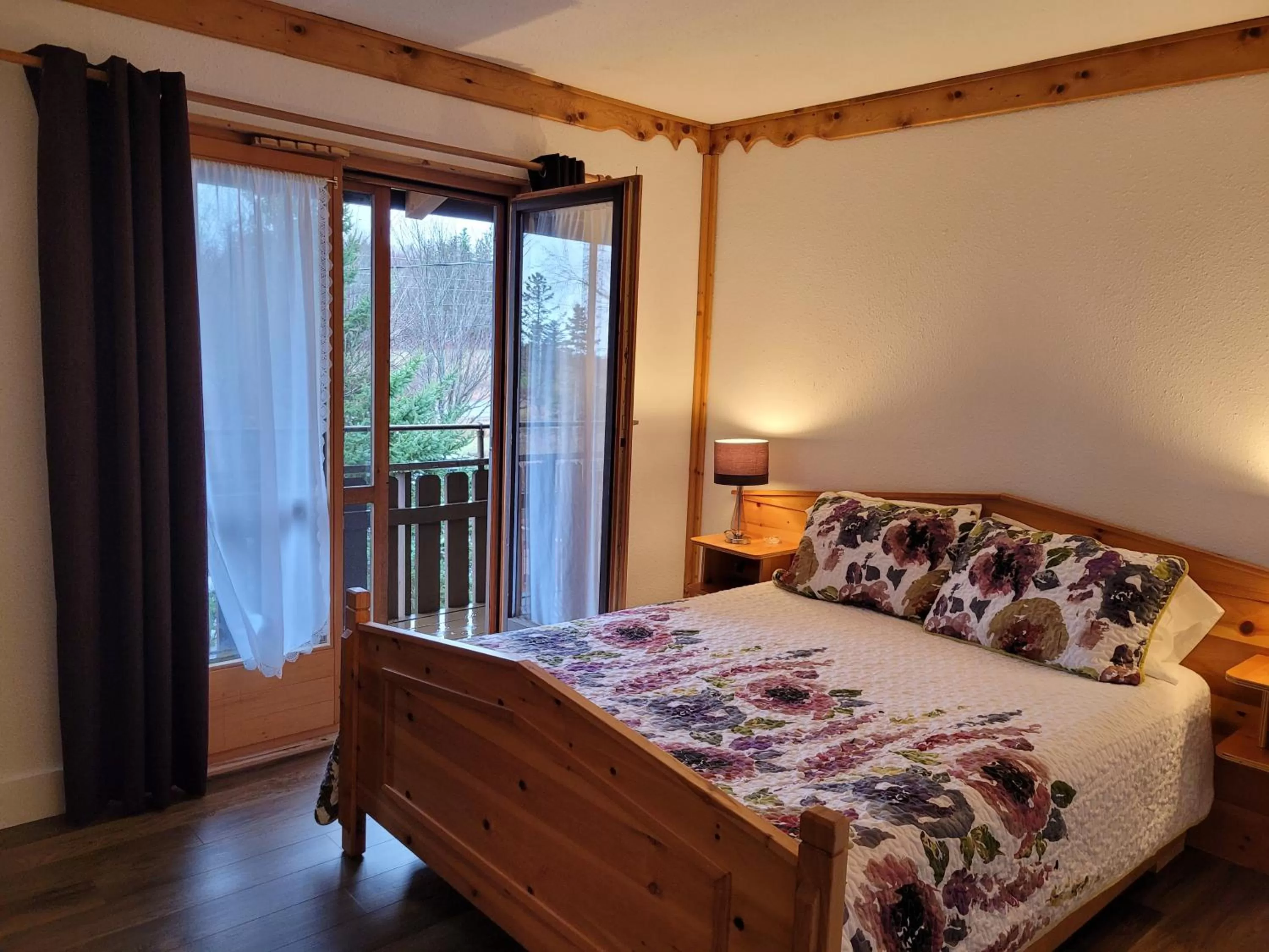 Bed in Edelweiss Inn Nova Scotia