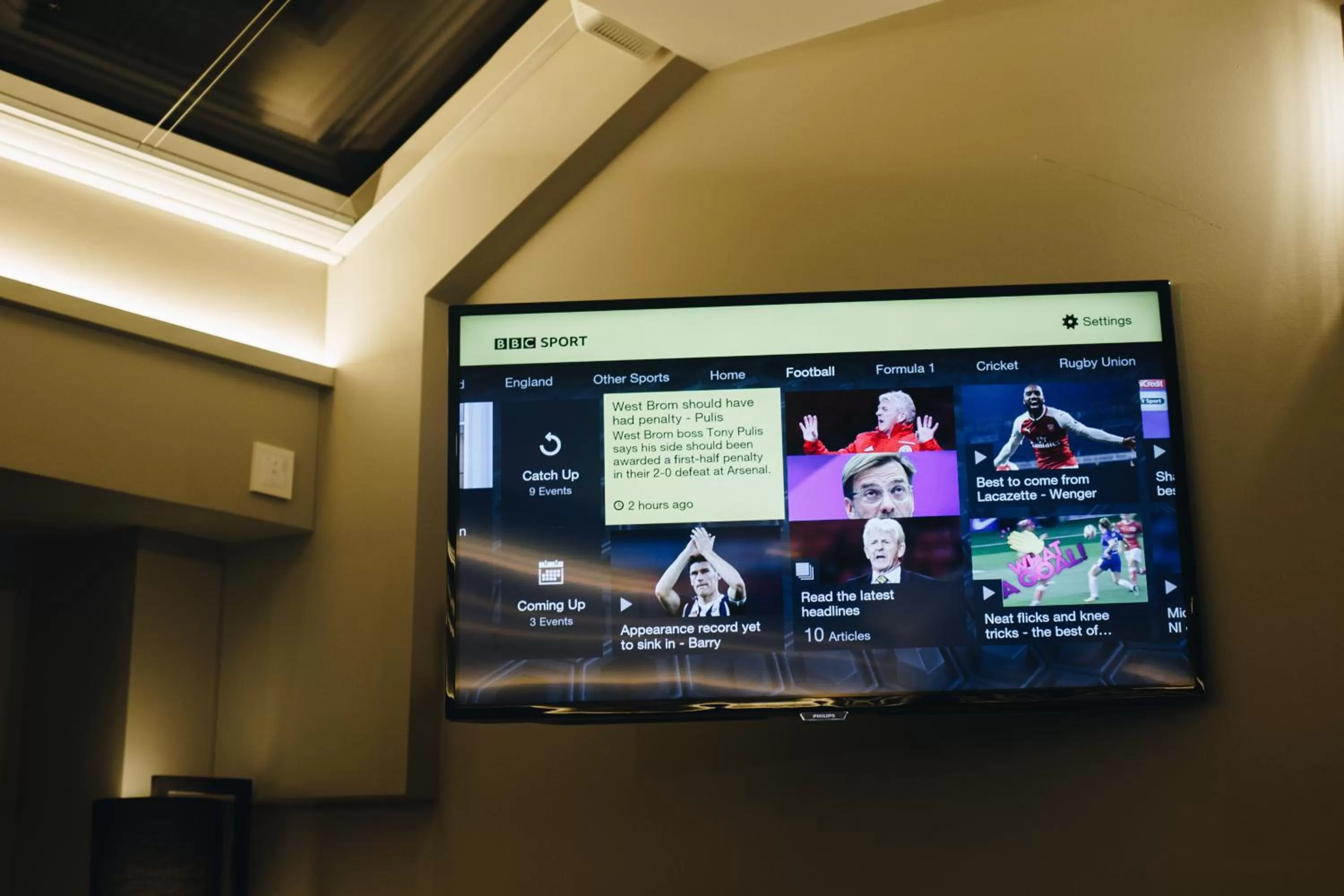 TV and multimedia in Camden Enterprise Hotel