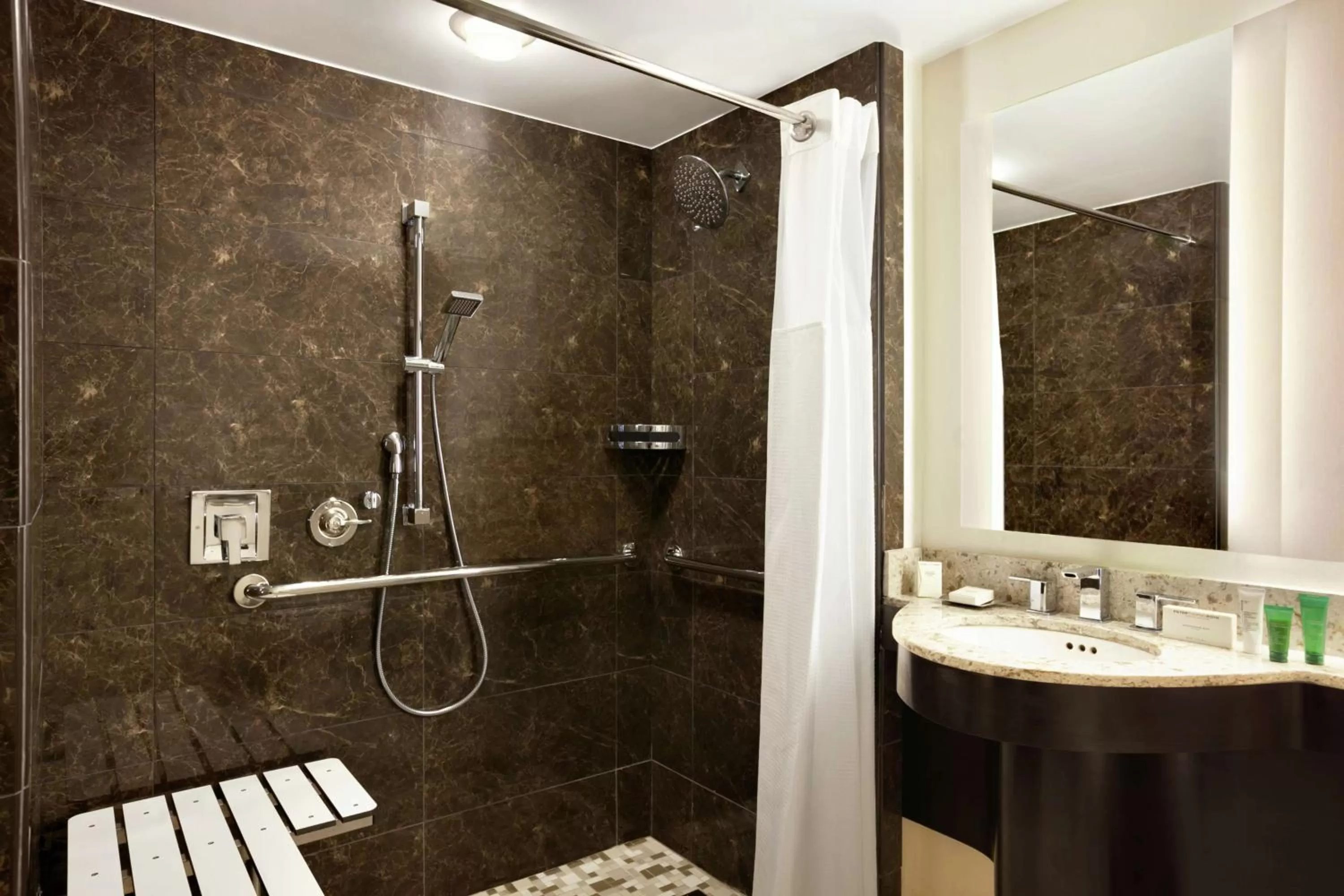 Bathroom in Hilton Atlanta Airport