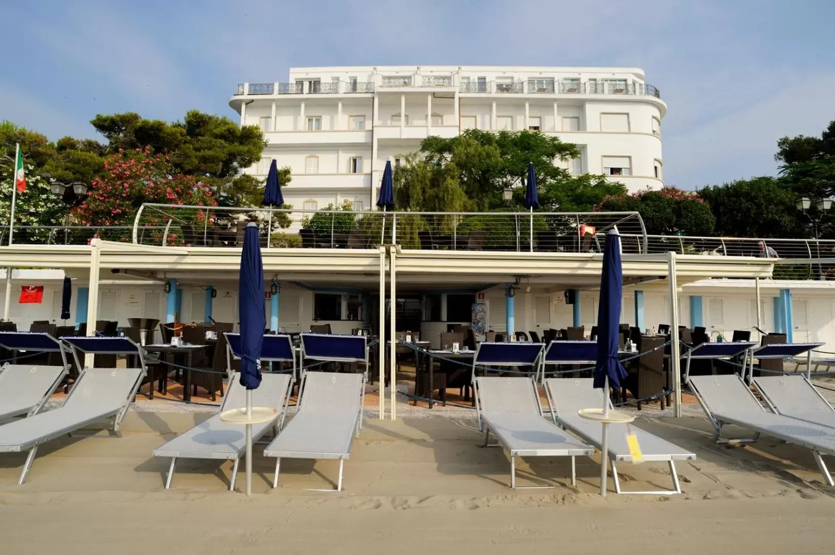 Property Building in Grand Hotel Mediterranee