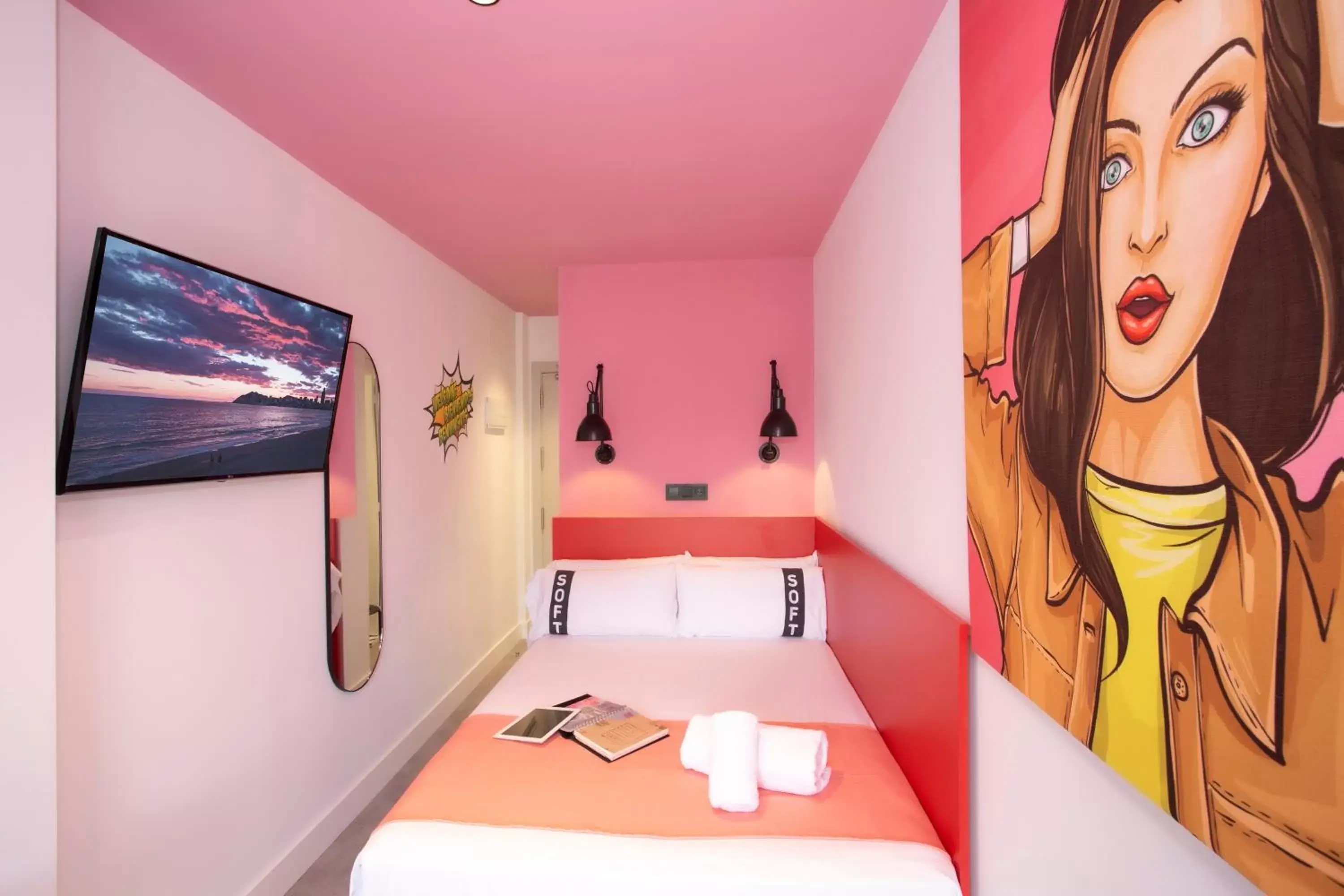Bedroom, TV/Entertainment Center in Casual Pop Art Benidorm