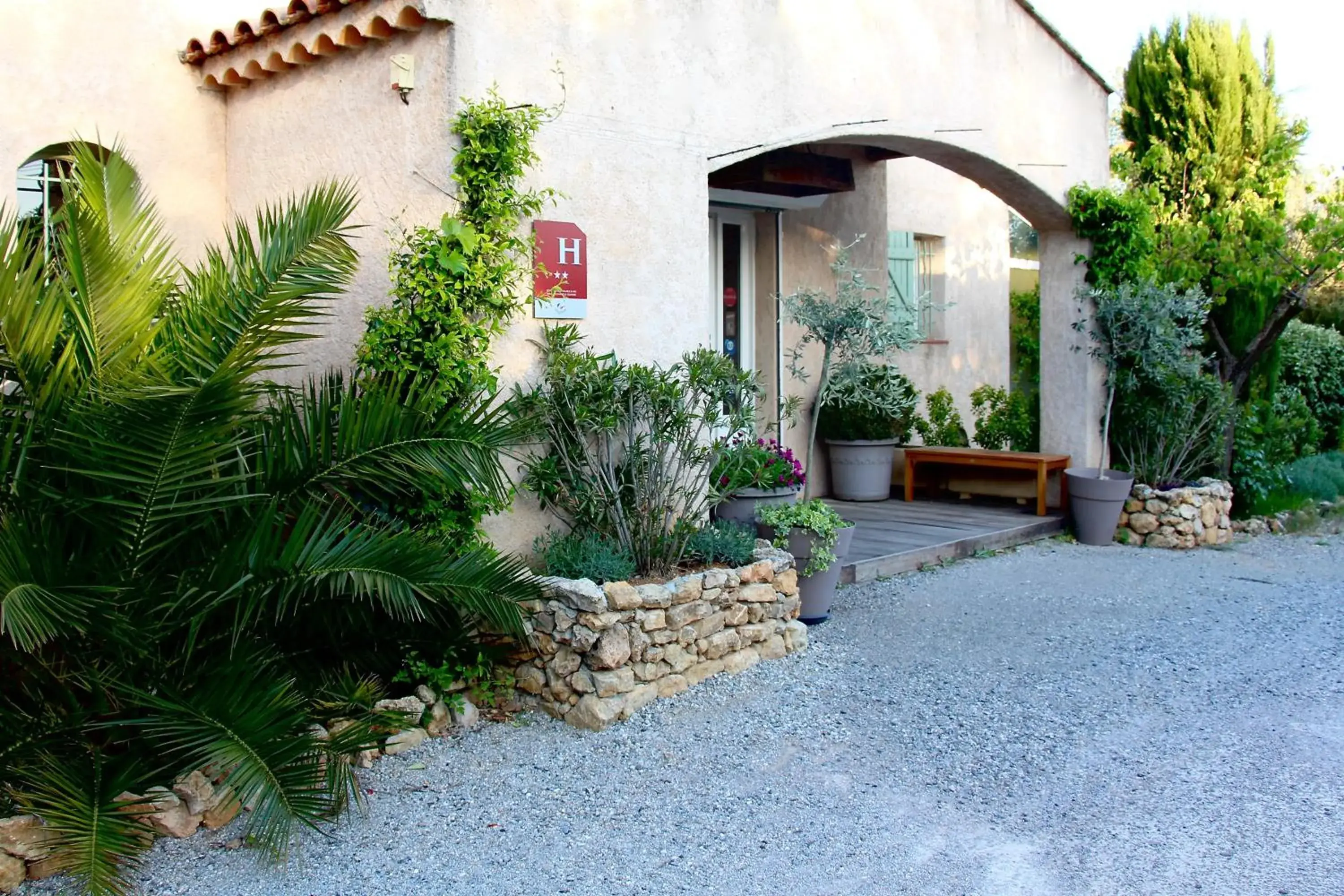 Facade/entrance, Property Building in Hotel Les Oliviers