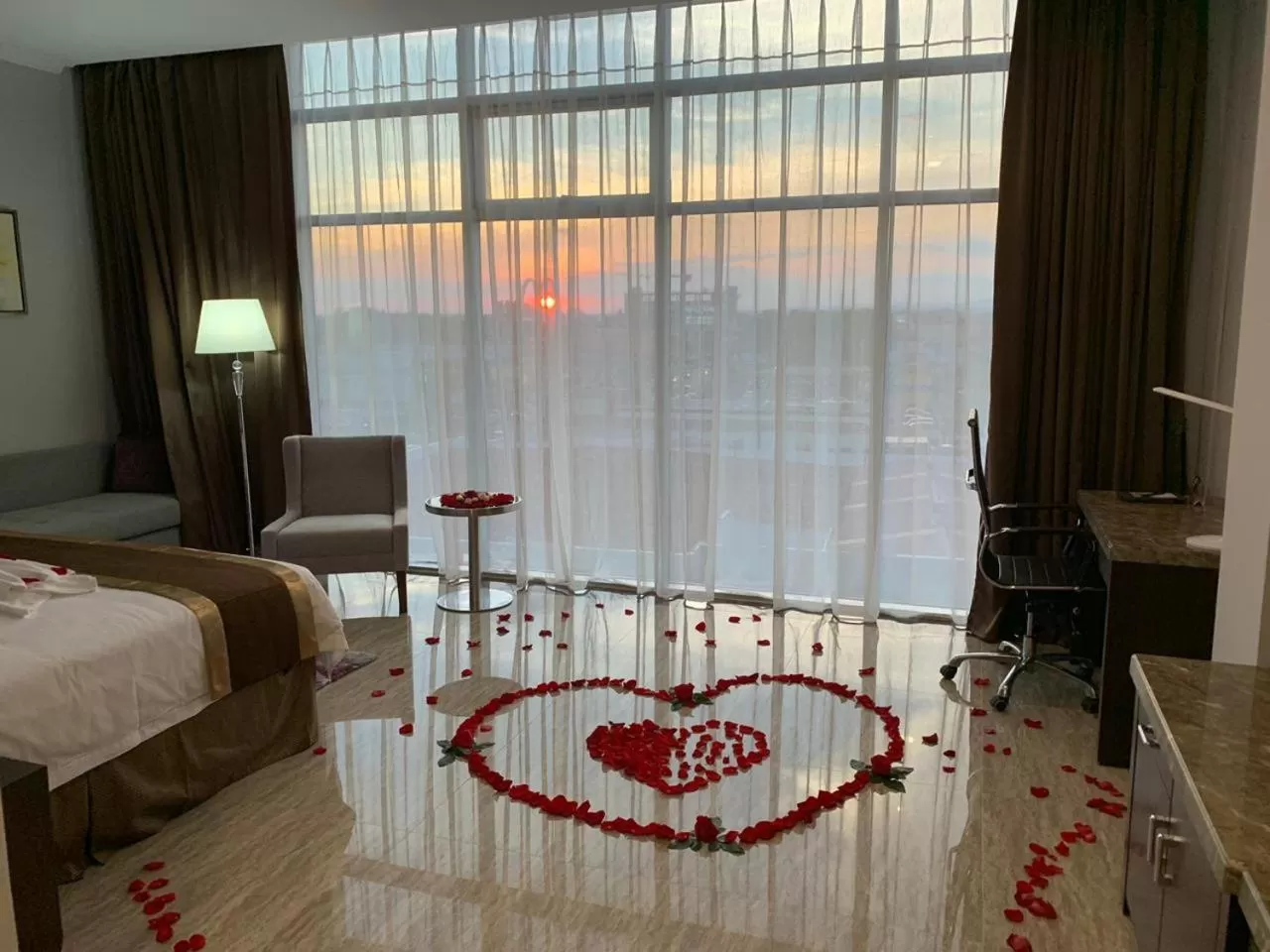 Bed in Hotel City Plaza & Suites