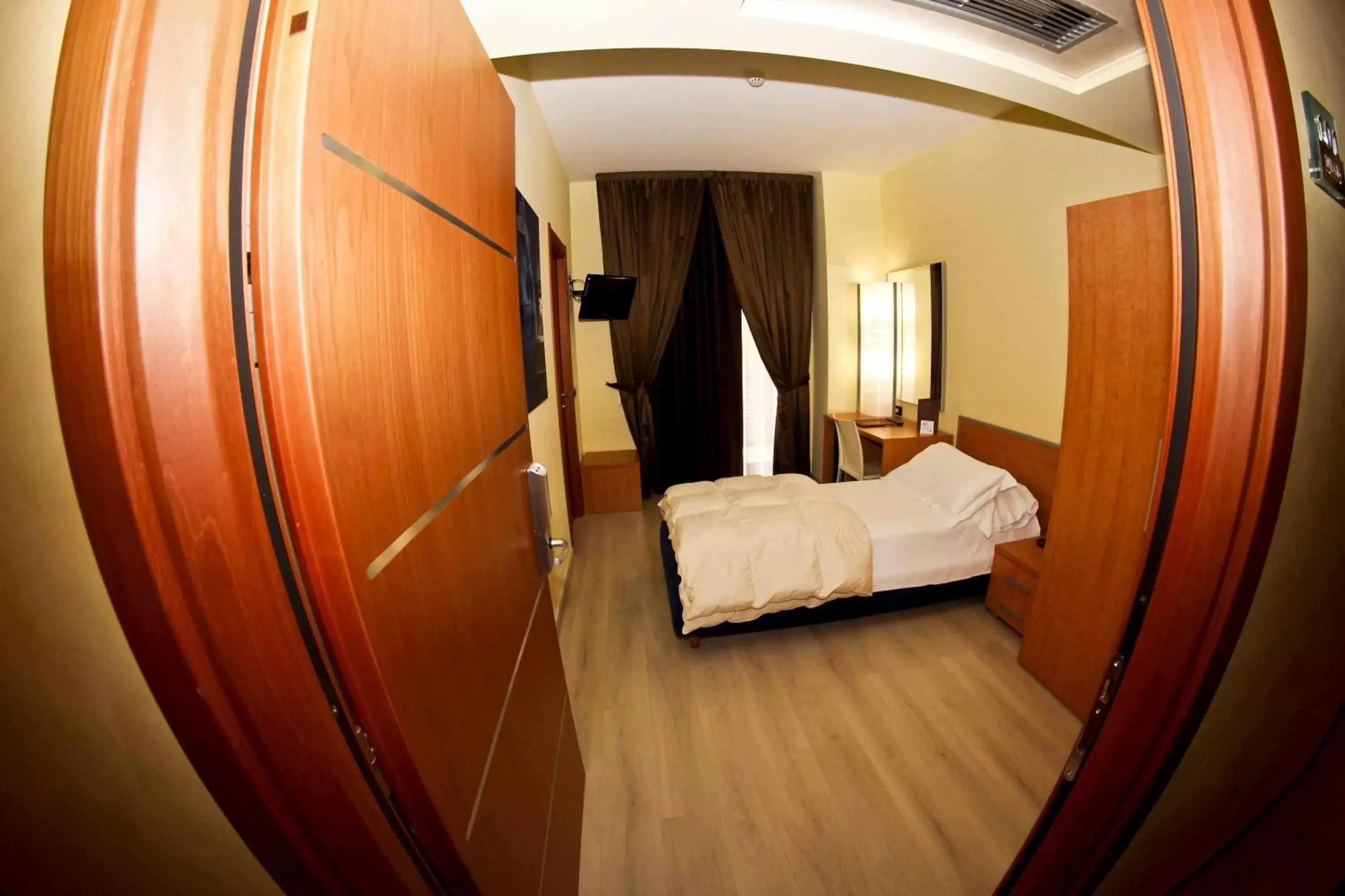 Bedroom, Bed in Best Western Hotel Class