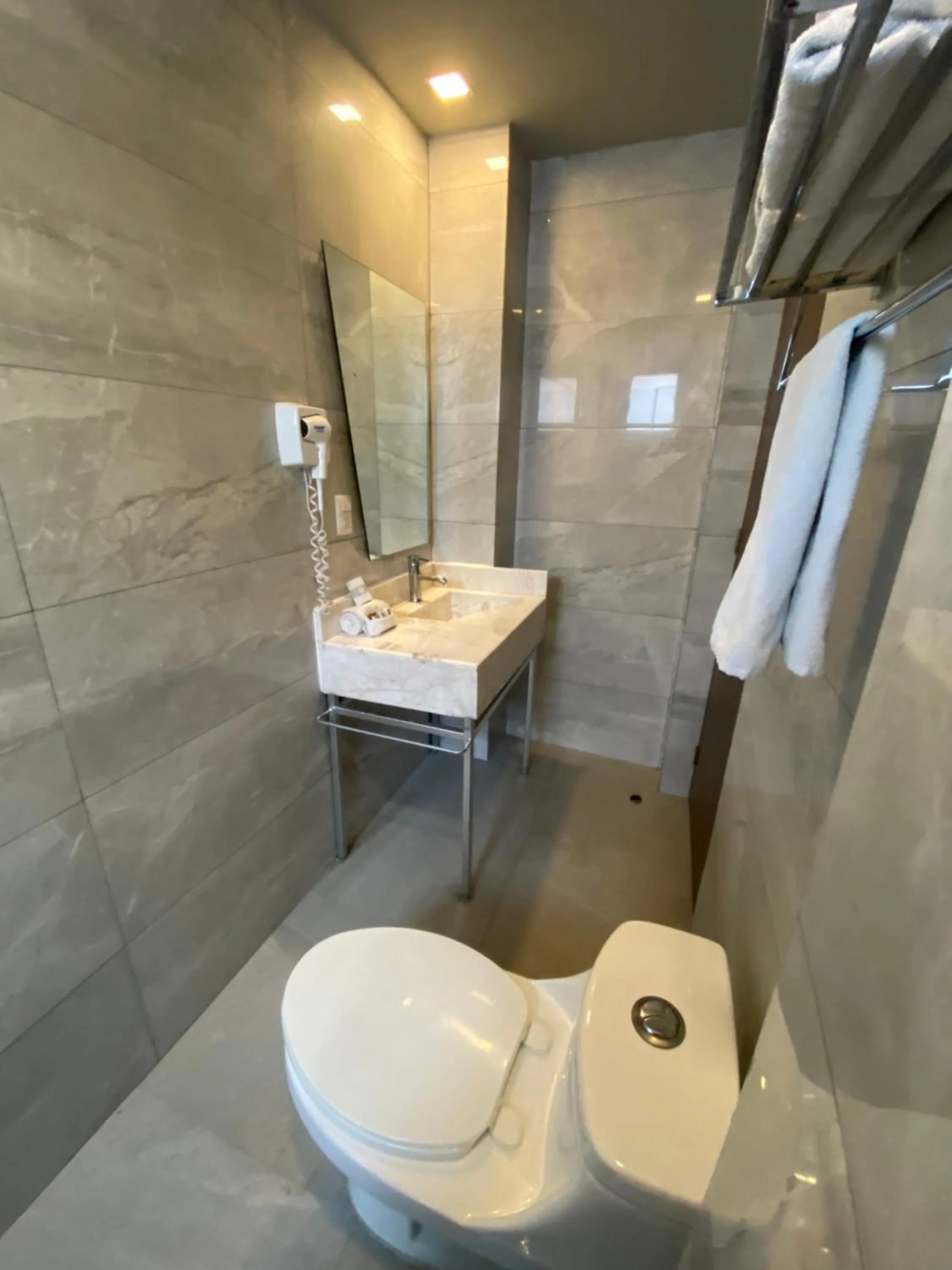 Bathroom in Suites Lerma 205