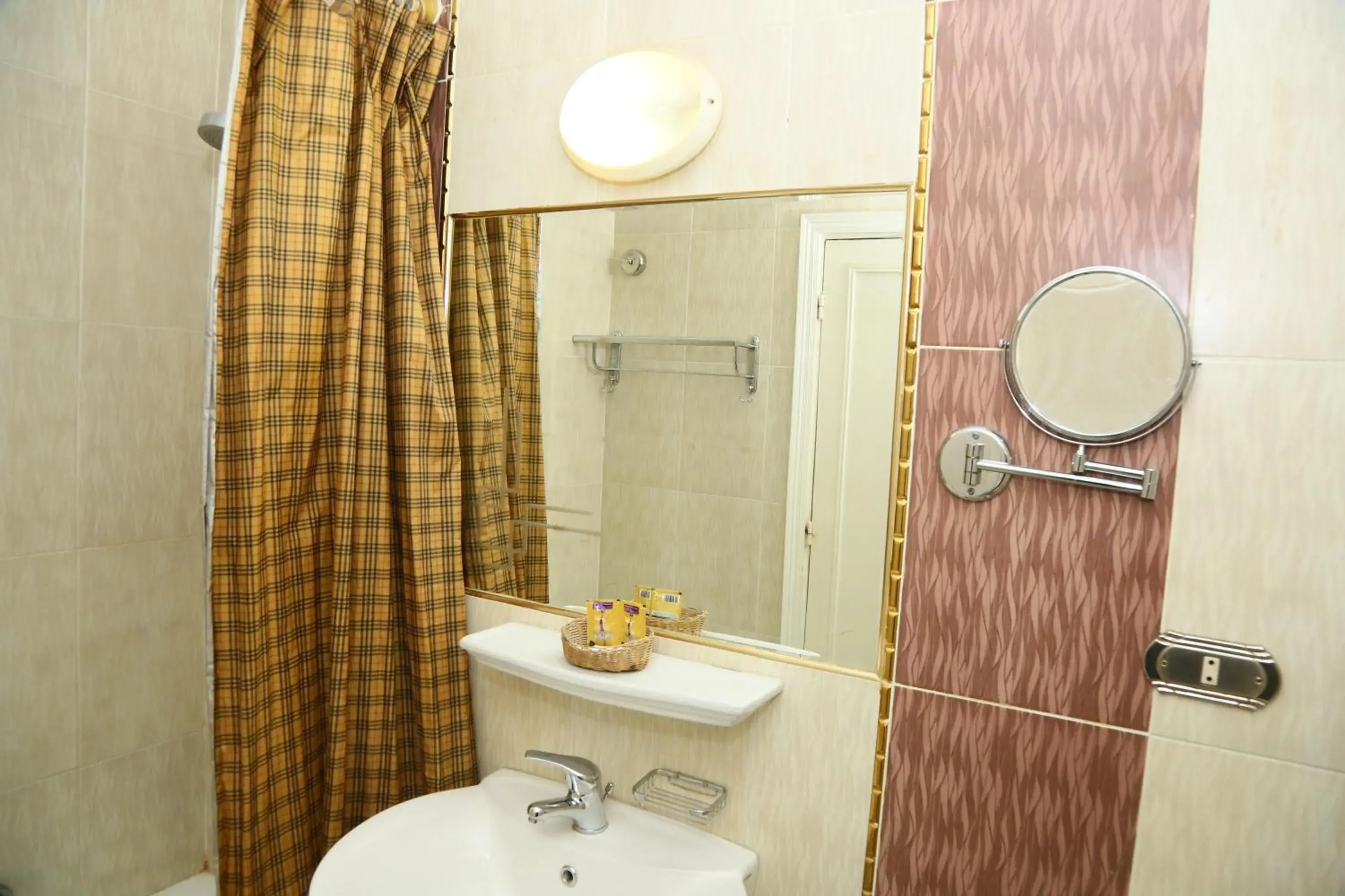 Shower, Bathroom in Happy City Hotel