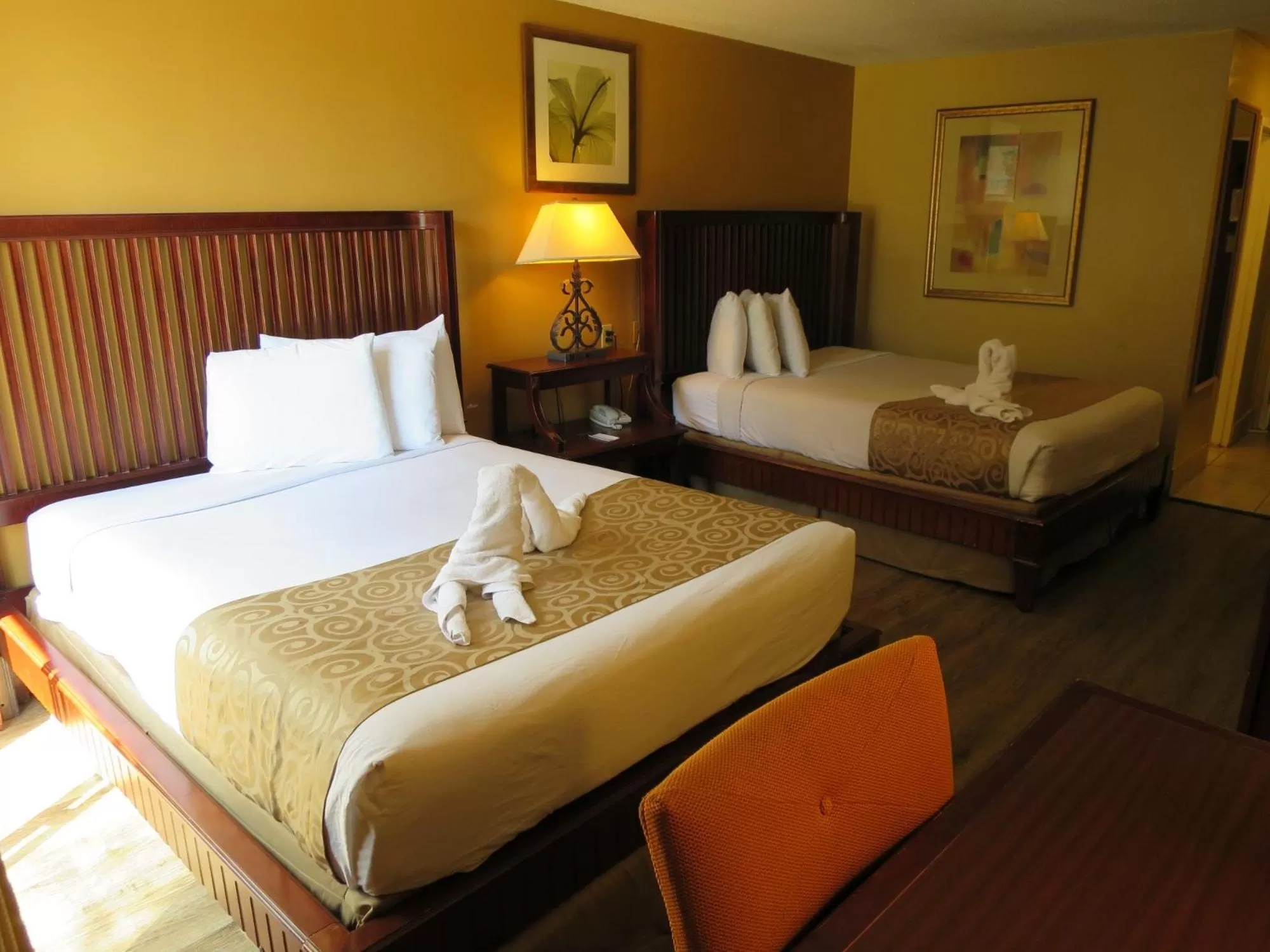 Photo of the whole room in Floridian Express International Drive