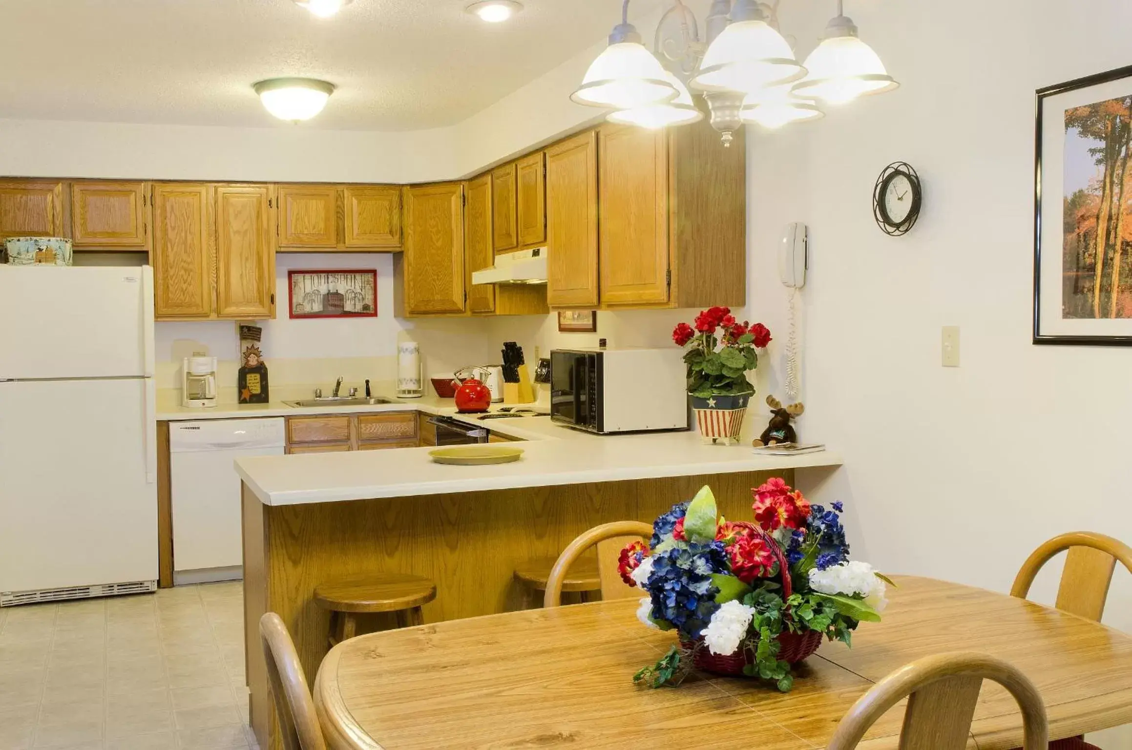 Dining area, Kitchen/Kitchenette in Nordic Inn Condominium Resort