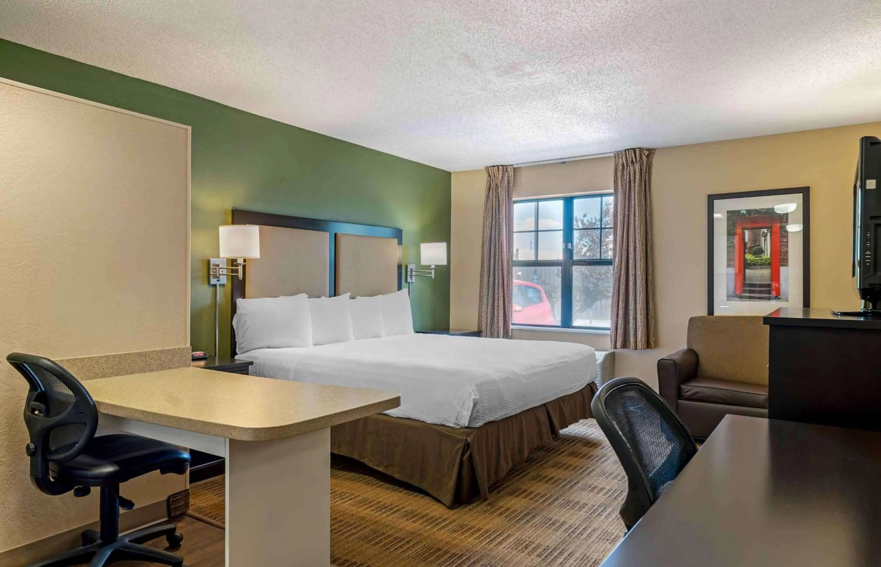Bedroom, Bed in Extended Stay America Suites - Chicago - Gurnee