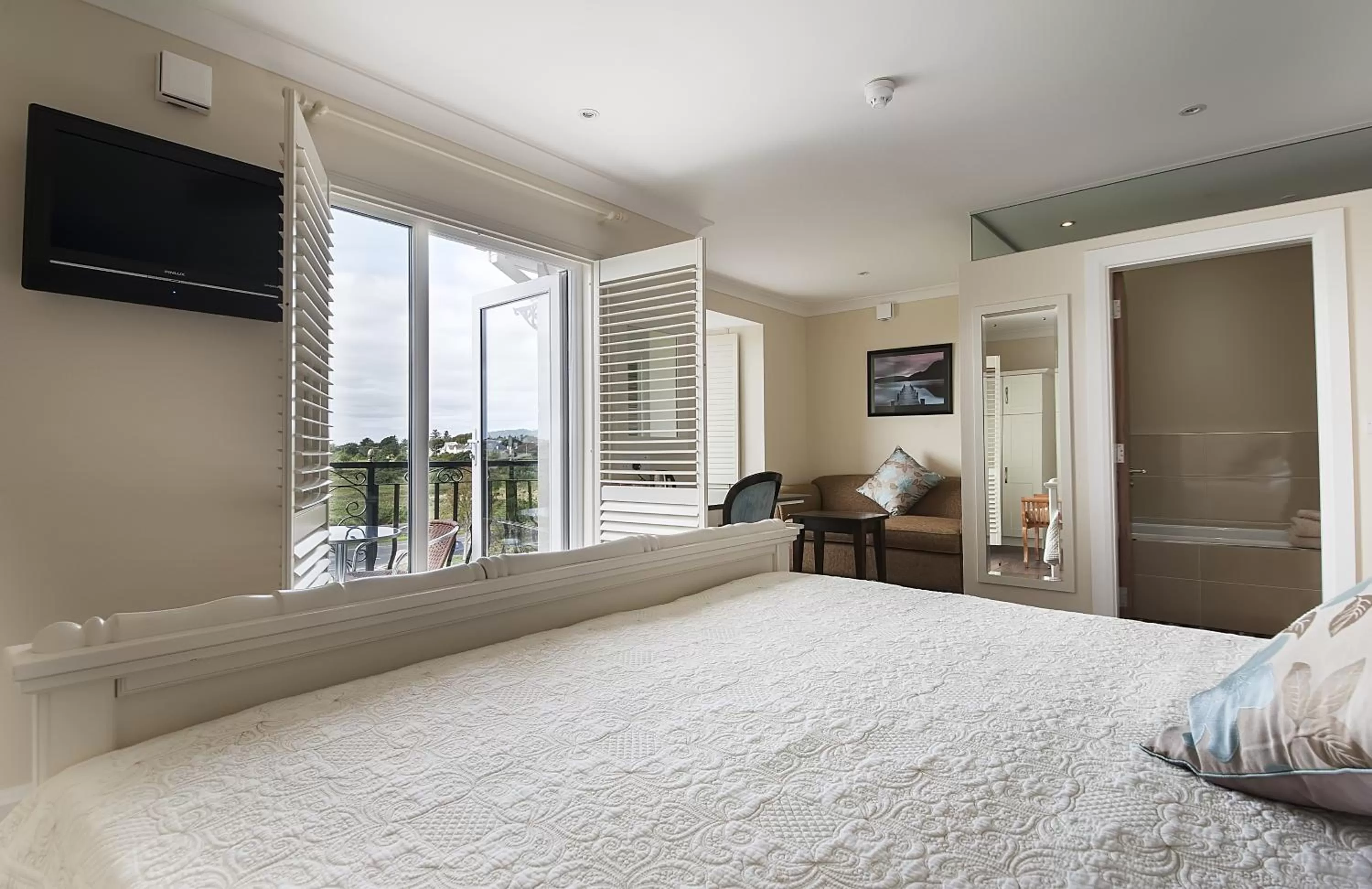 Bed in Sea Breeze Lodge B&B Galway