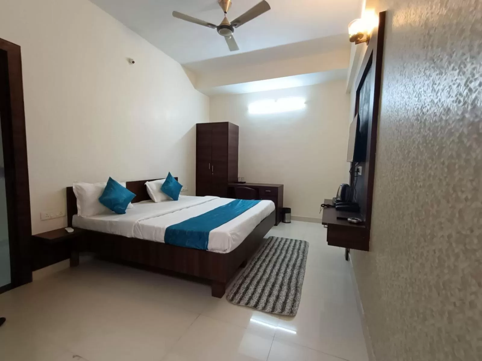 View (from property/room), Bed in Hotel Hallmark By THC Group