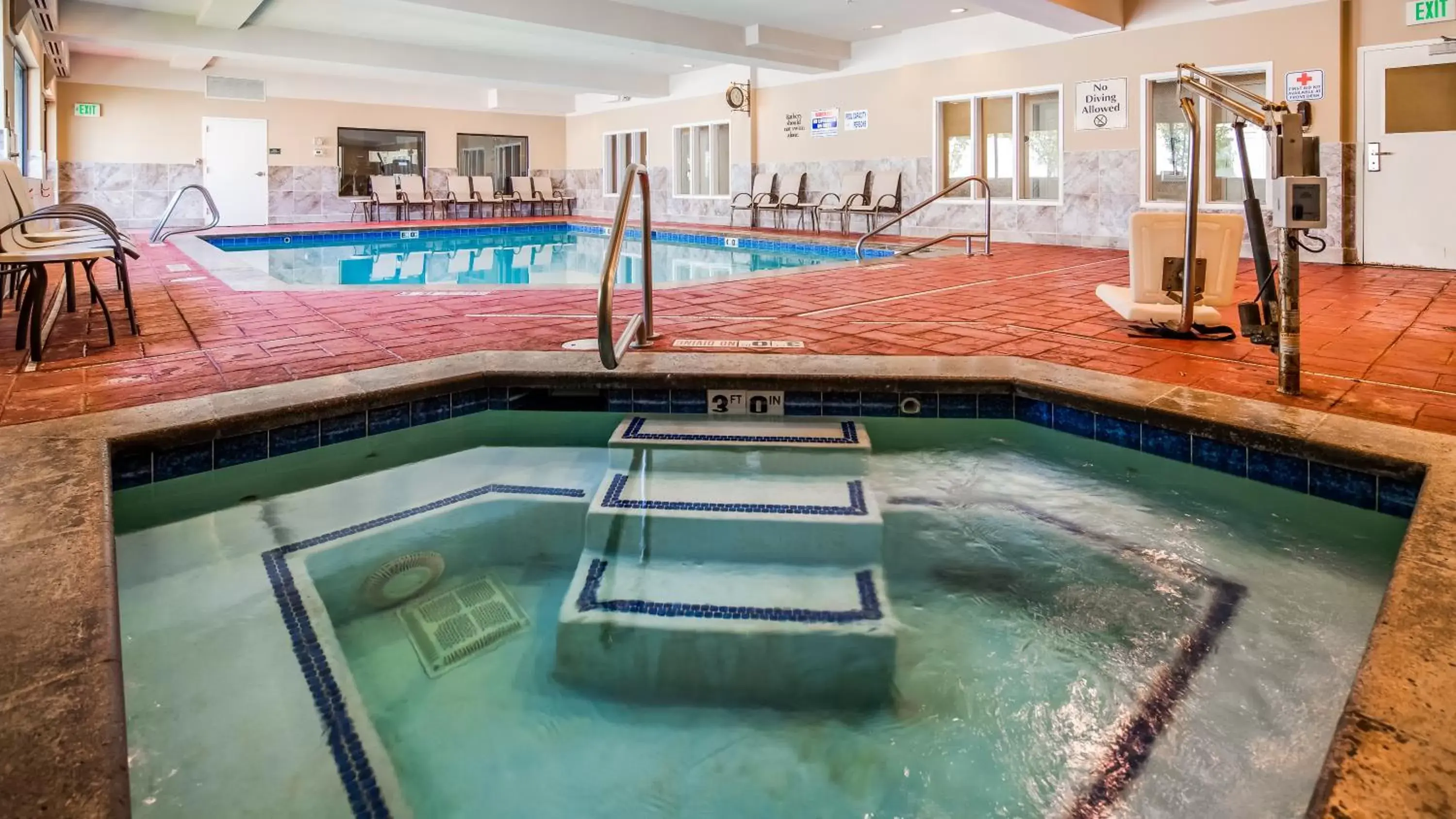 Swimming Pool in Best Western Plus Canyon Pines