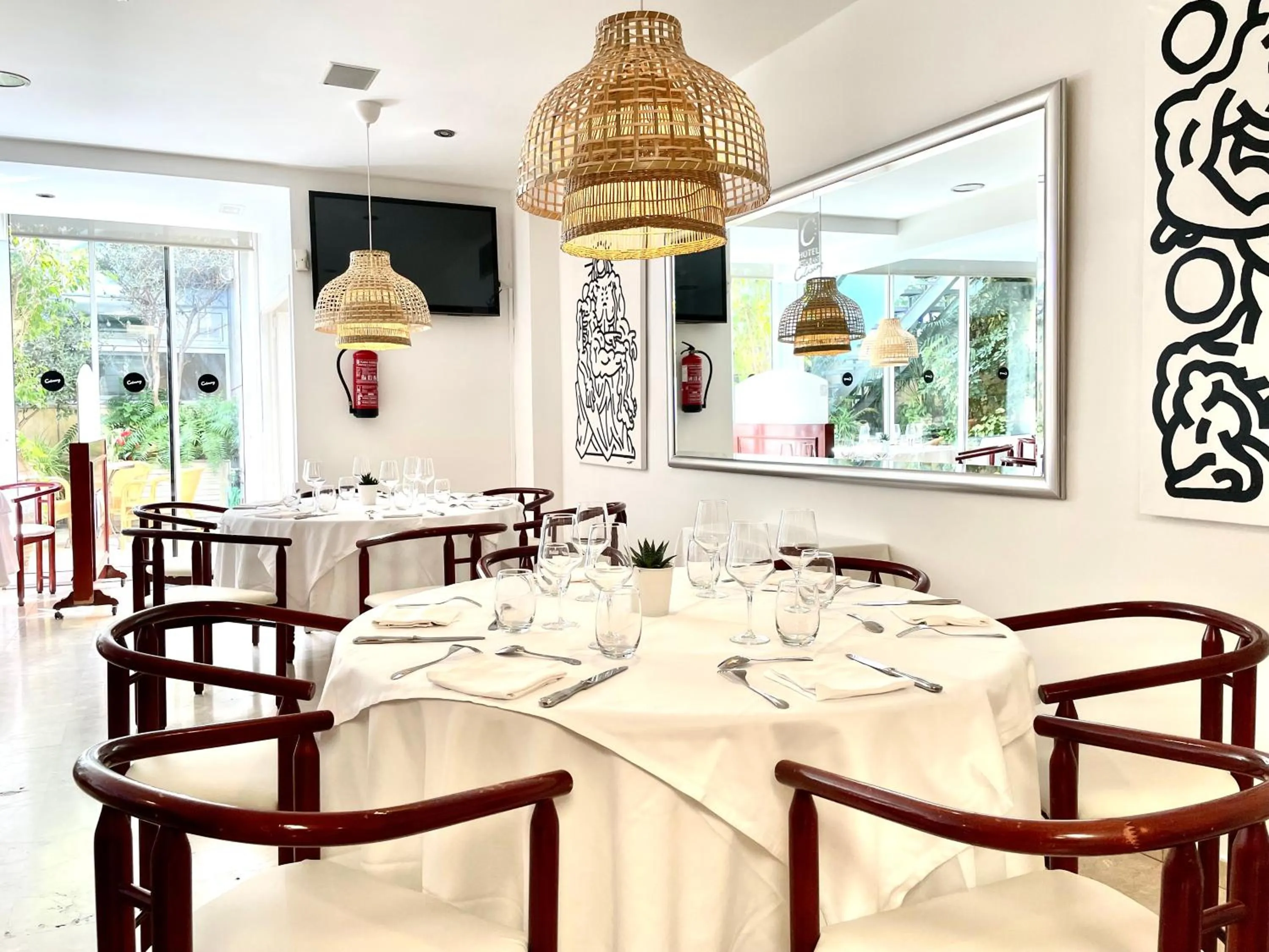 Restaurant/places to eat in Hotel Calasanz