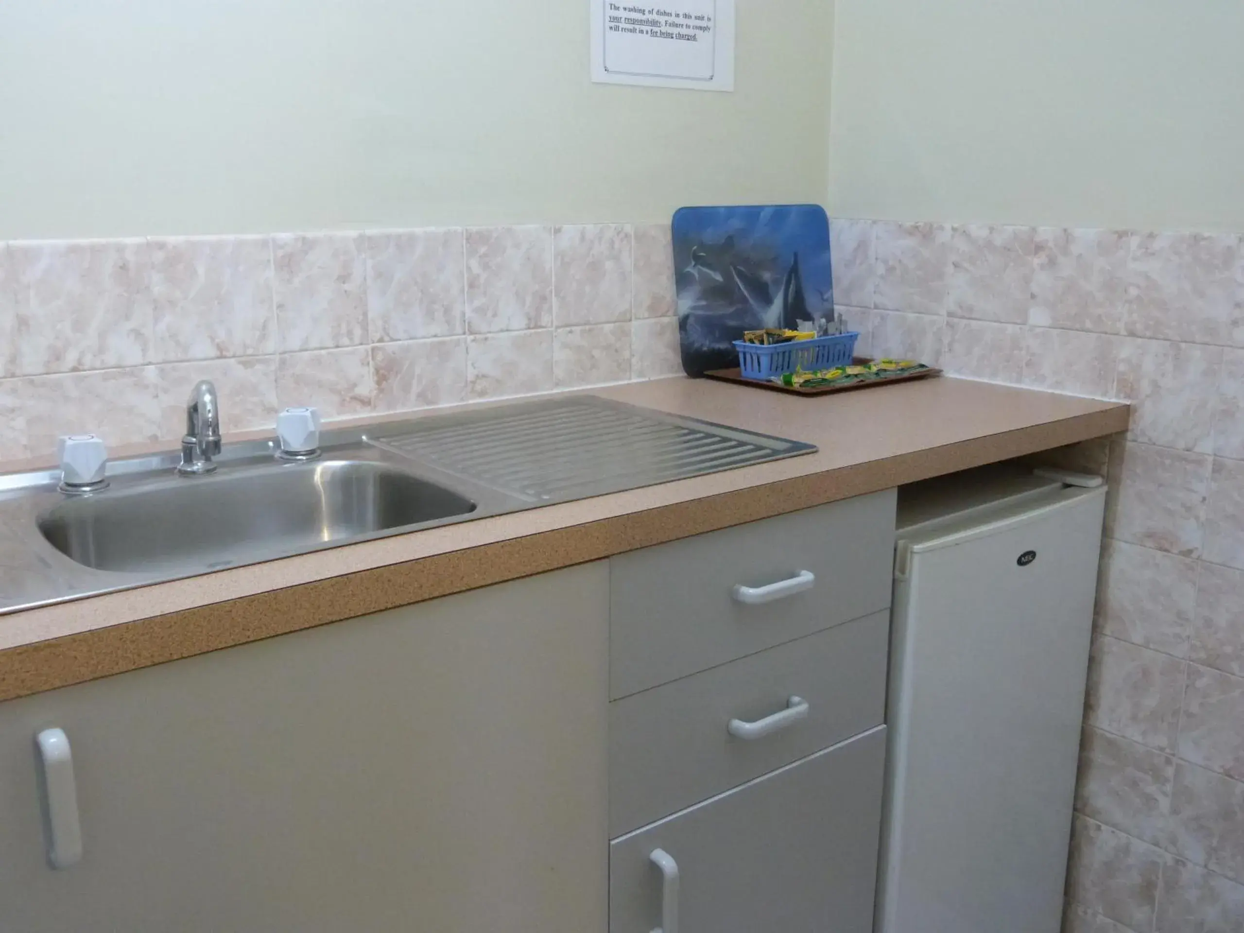 Kitchen or kitchenette, Kitchen/Kitchenette in Grand Central Motel