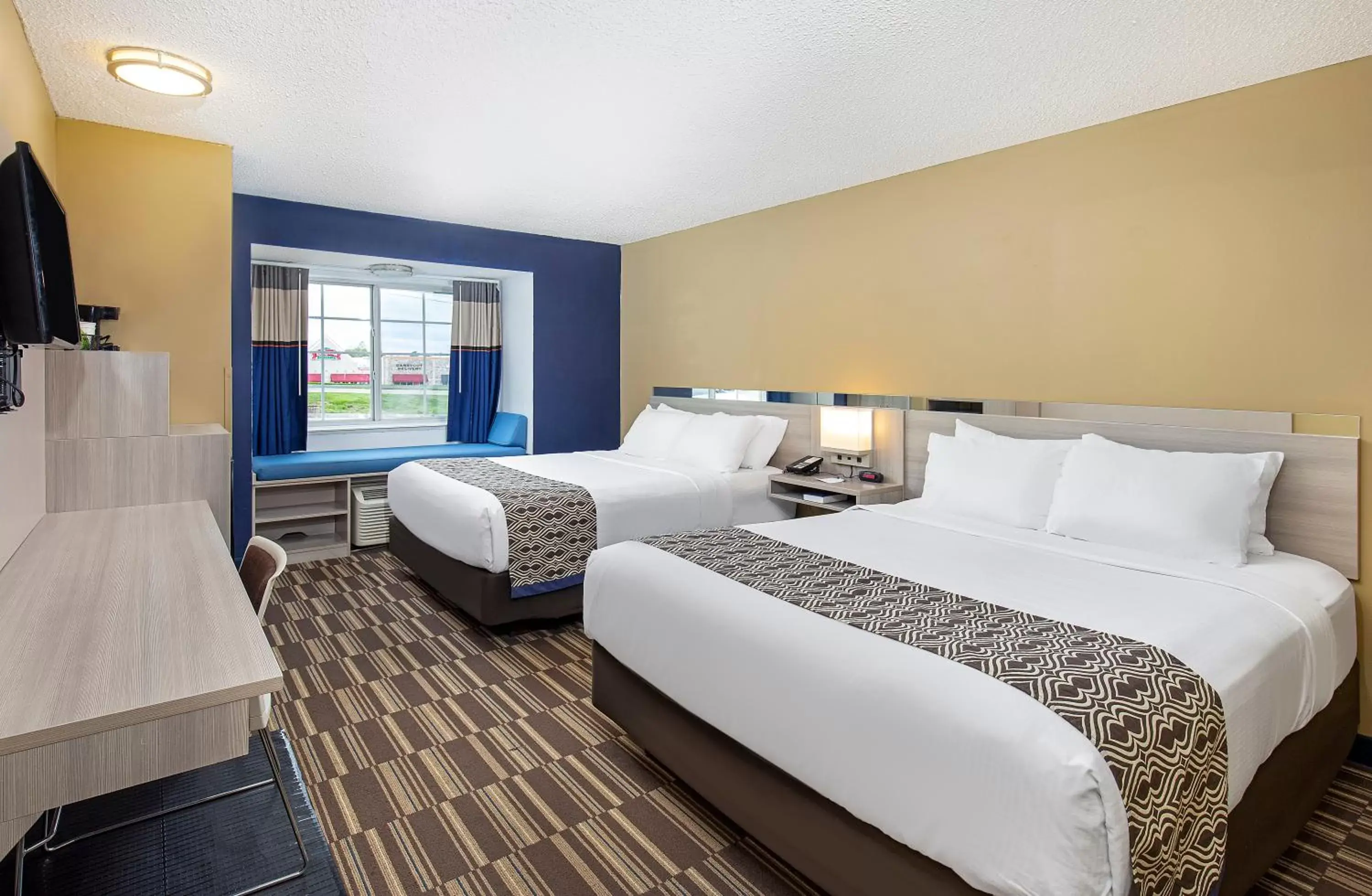 Bed in Microtel Inn & Suites by Wyndham Dry Ridge