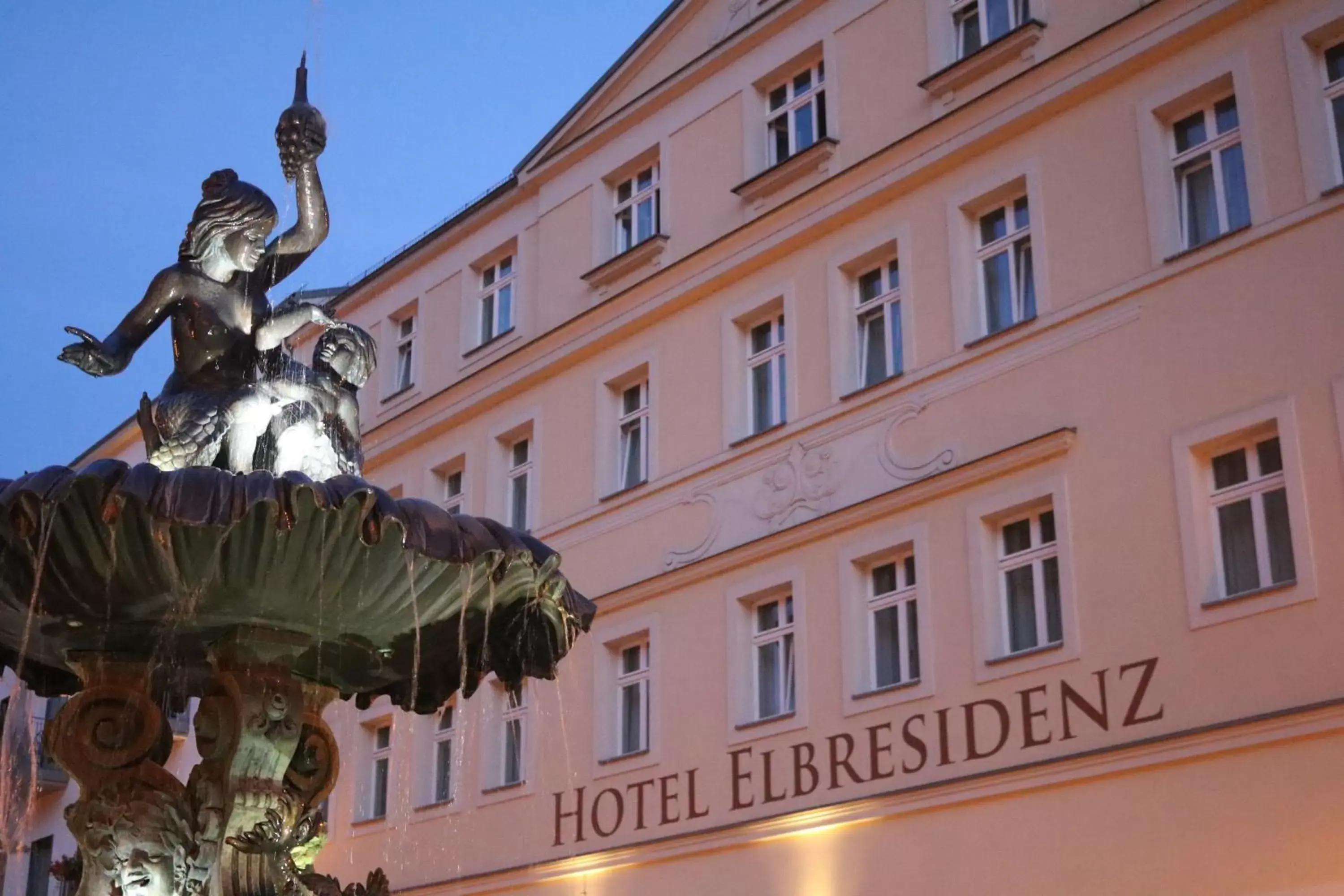 Facade/entrance, Property Building in Hotel Elbresidenz an der Therme