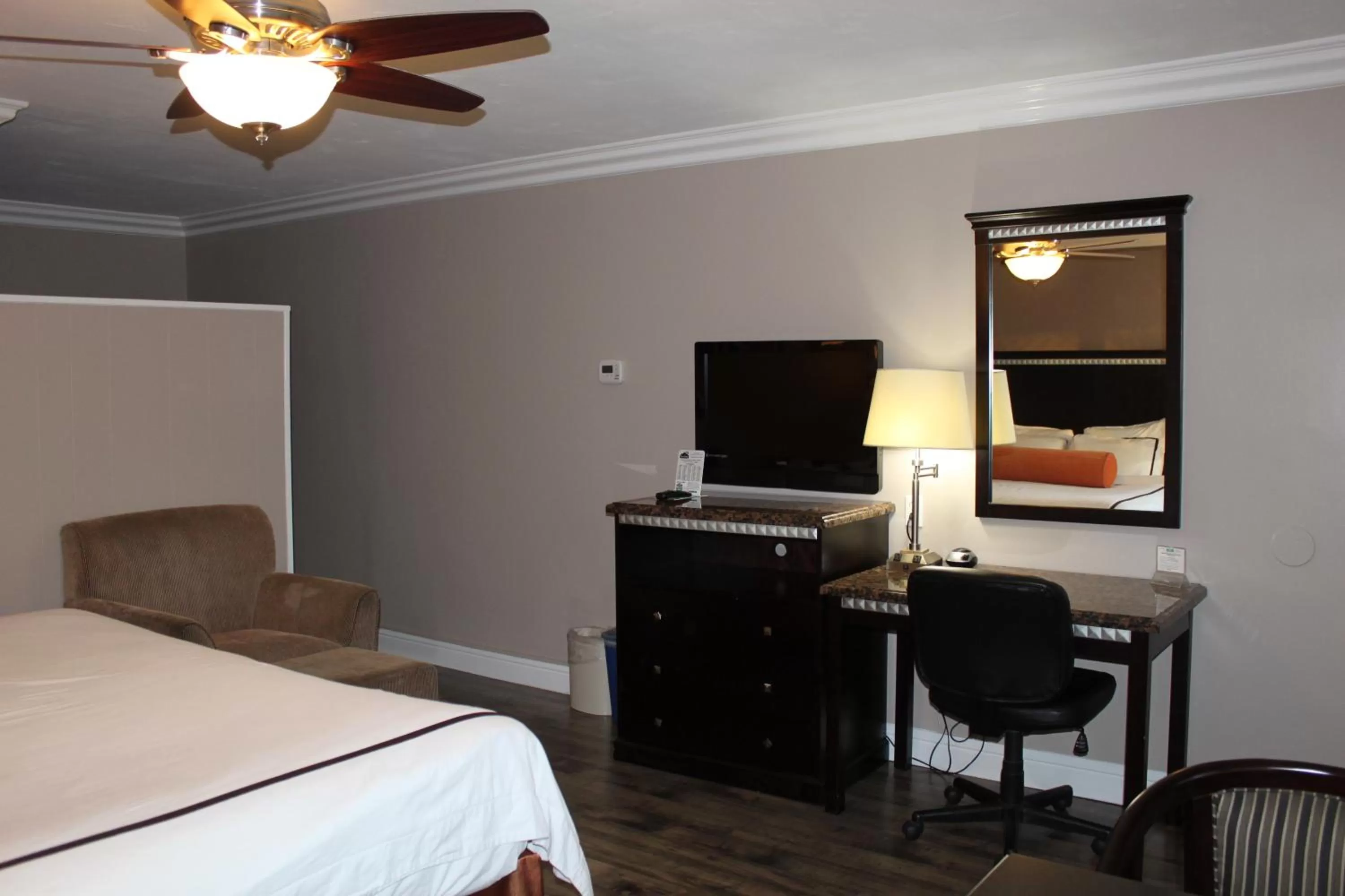 TV and multimedia, Bed in Travelodge by Wyndham Santa Maria