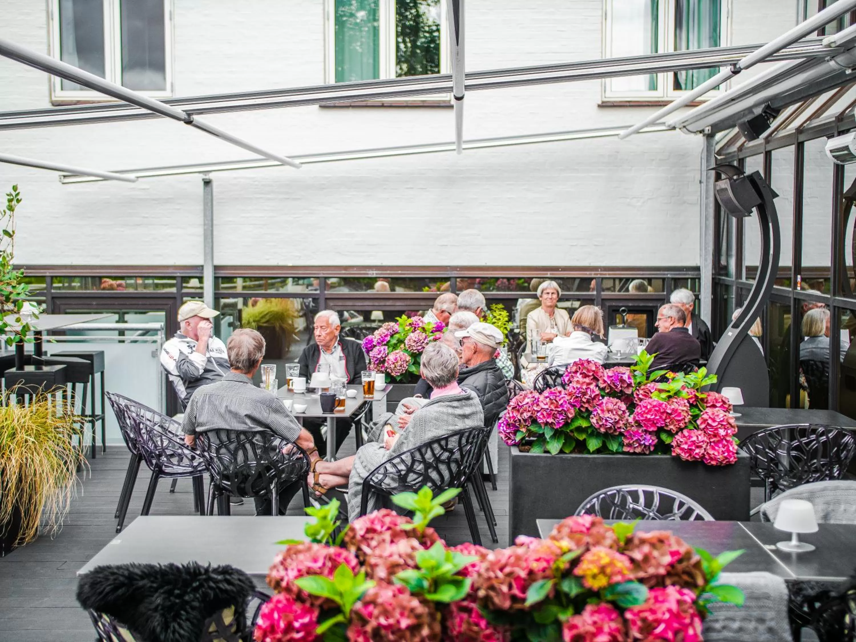 Restaurant/places to eat in Hotel Europa