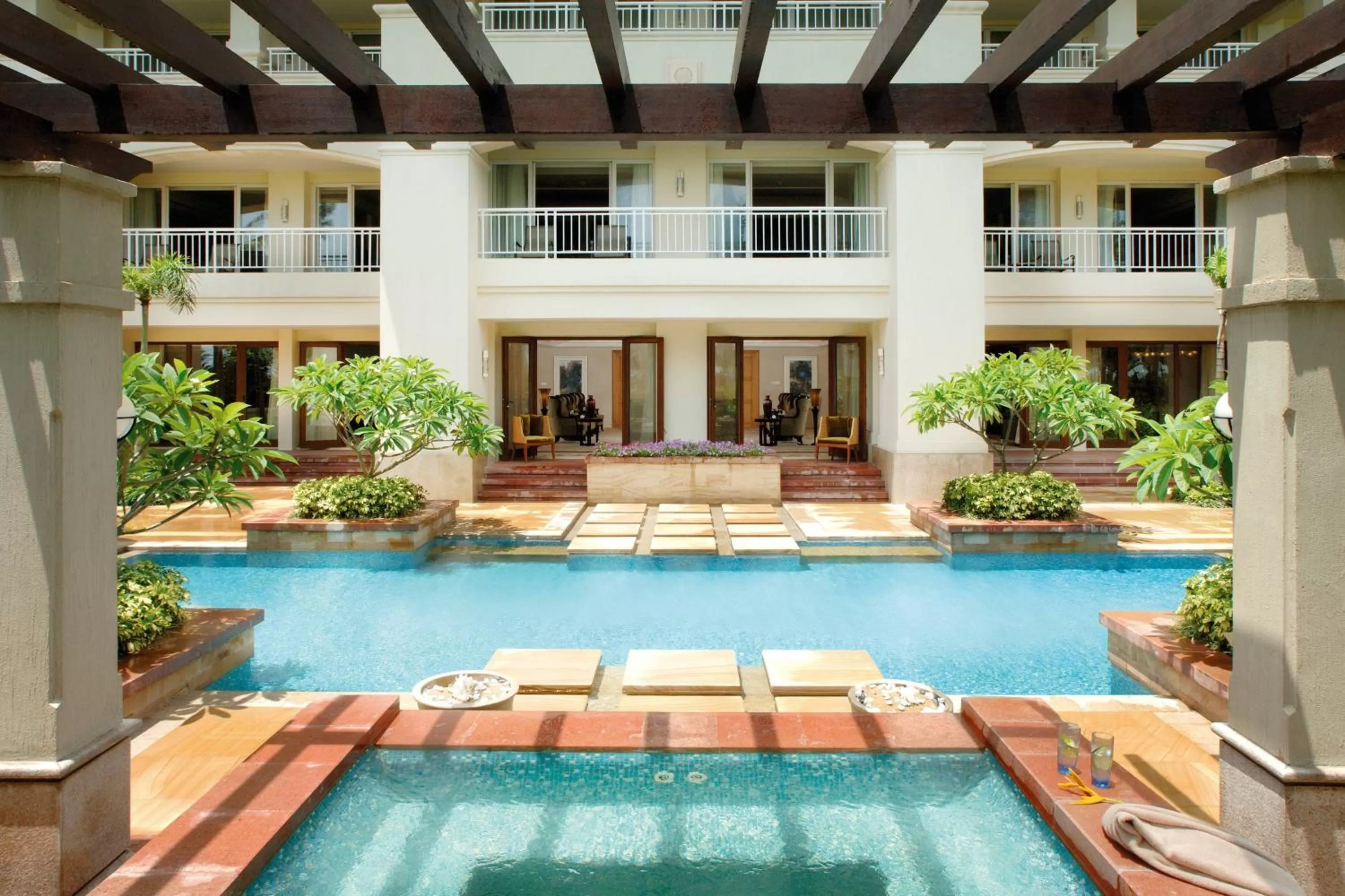 Swimming pool in Sheraton Haikou Hotel