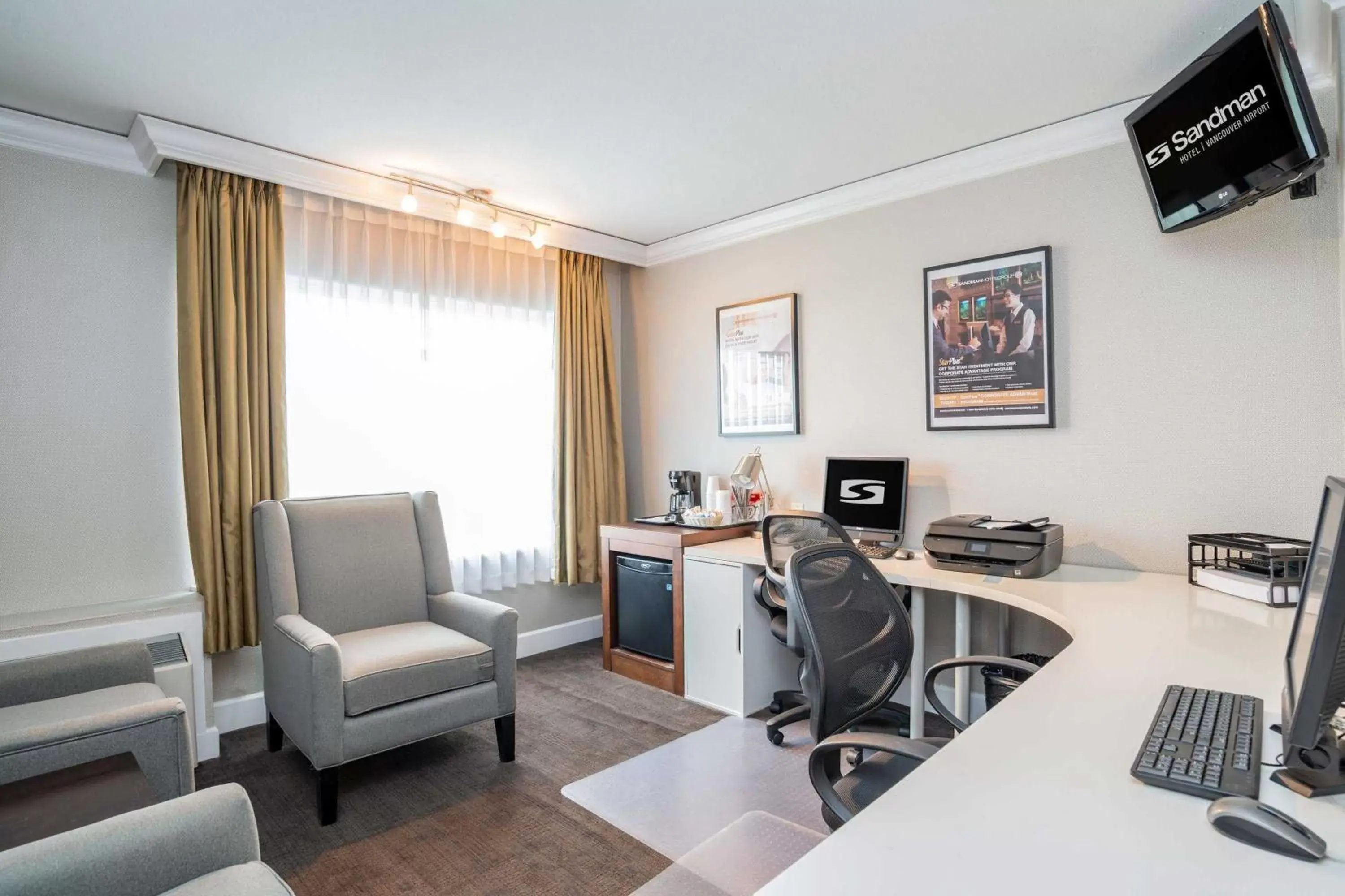 Business facilities, TV/Entertainment Center in Sandman Hotel Vancouver Airport