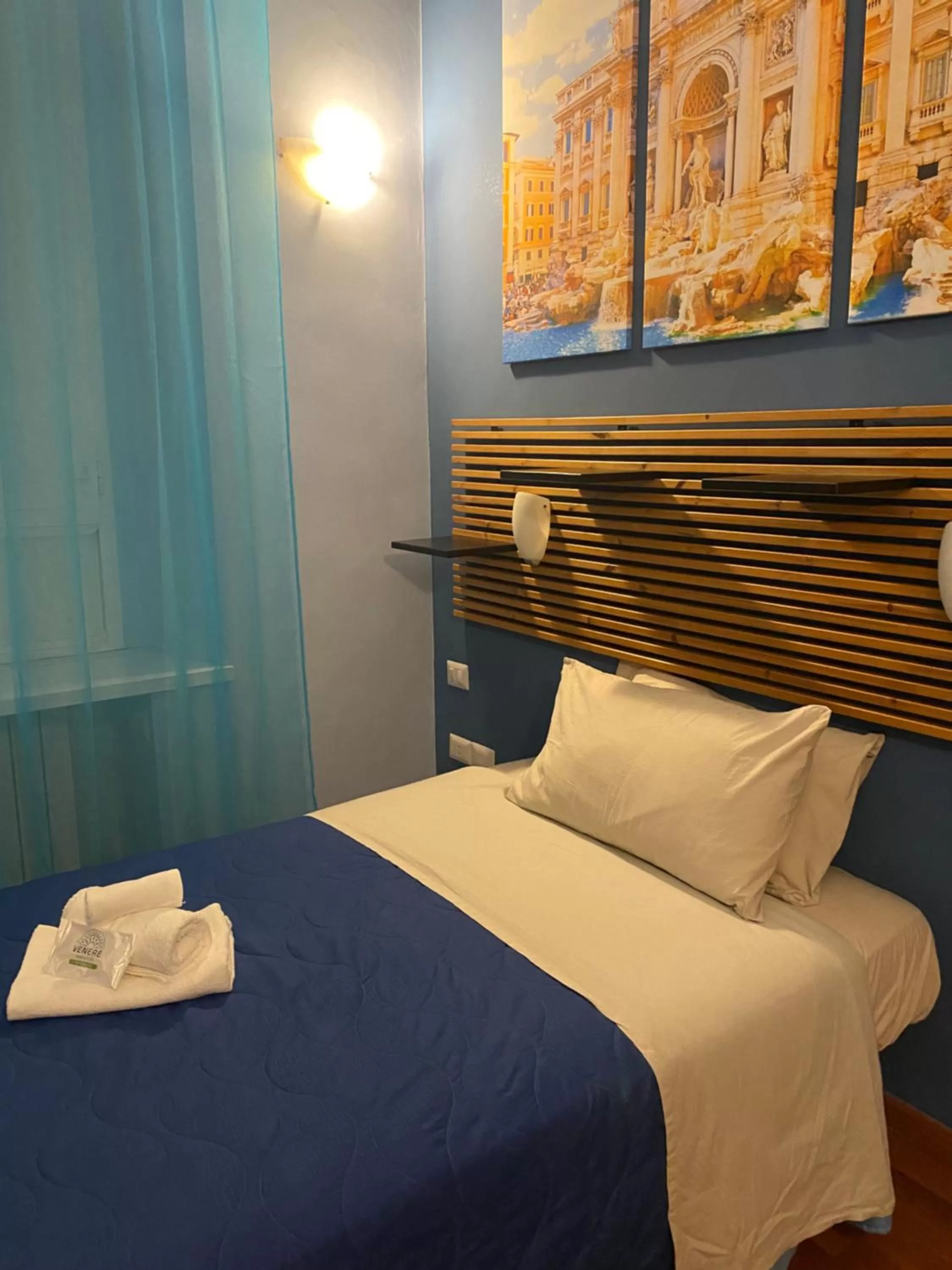 Bed in AmareRomaRooms