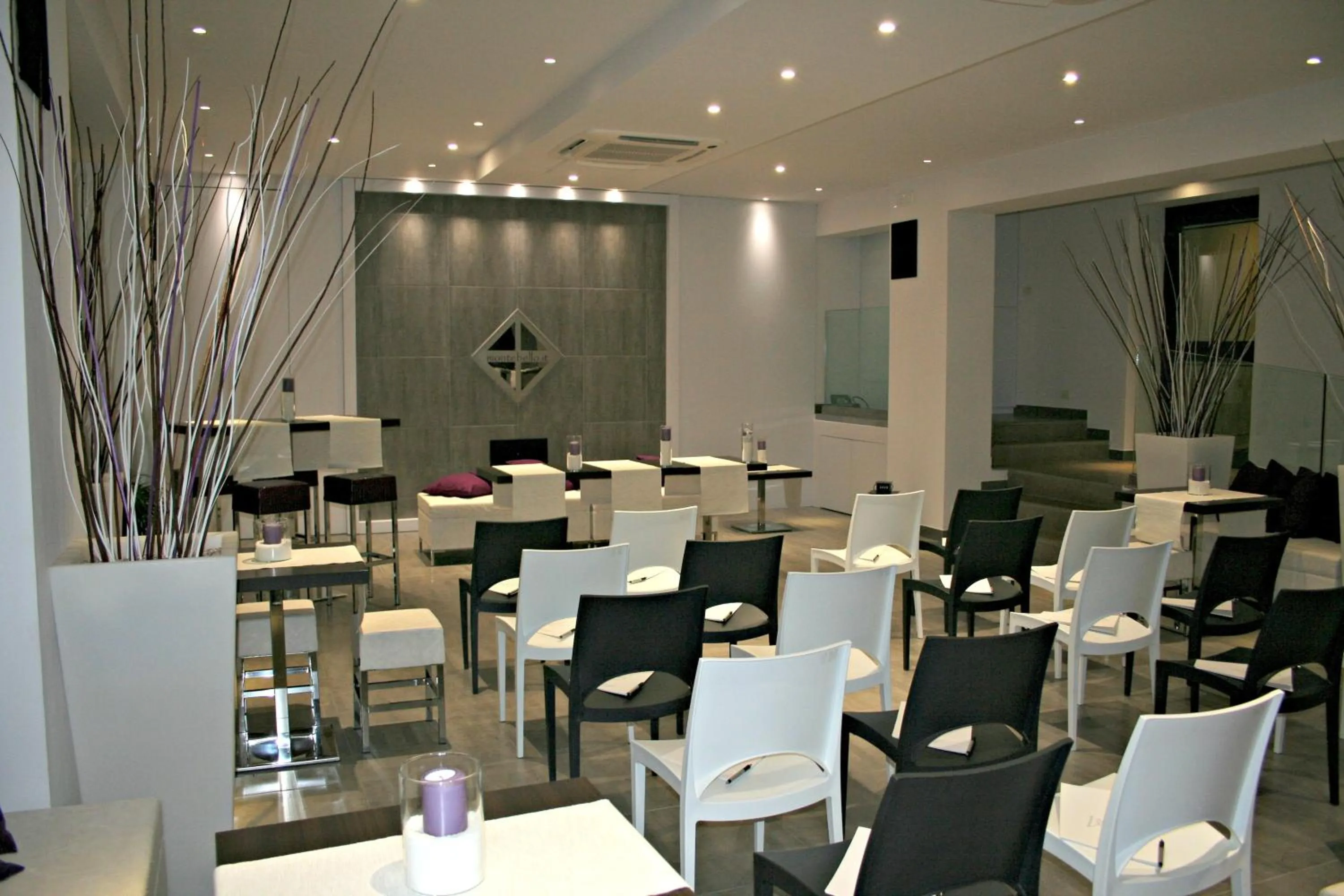 Business facilities in Hotel Montebello