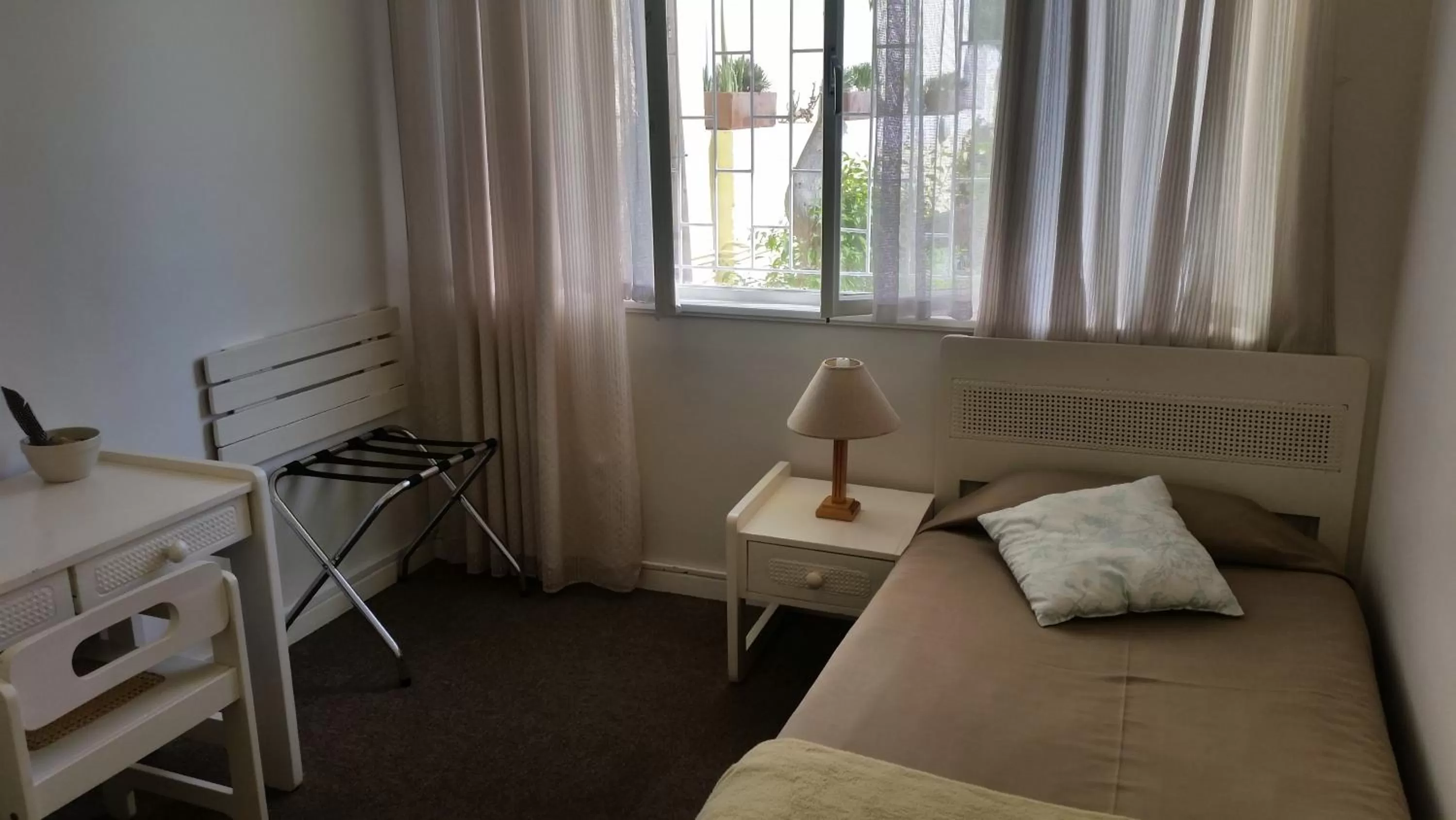 Single Room with Private Bathroom - single occupancy in Pension d'Avignon