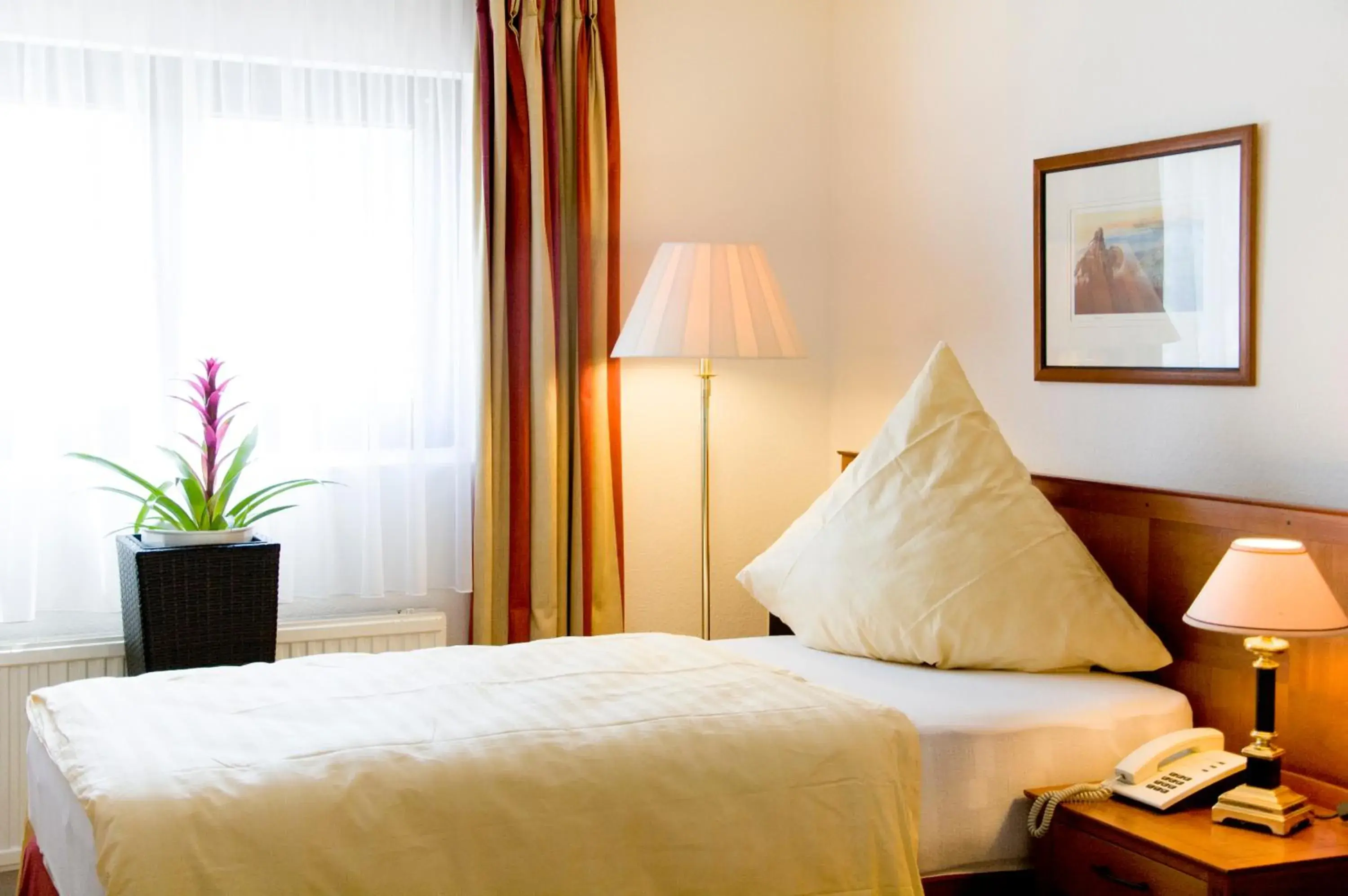 Bed in Hotel Kolner Hof Refrath