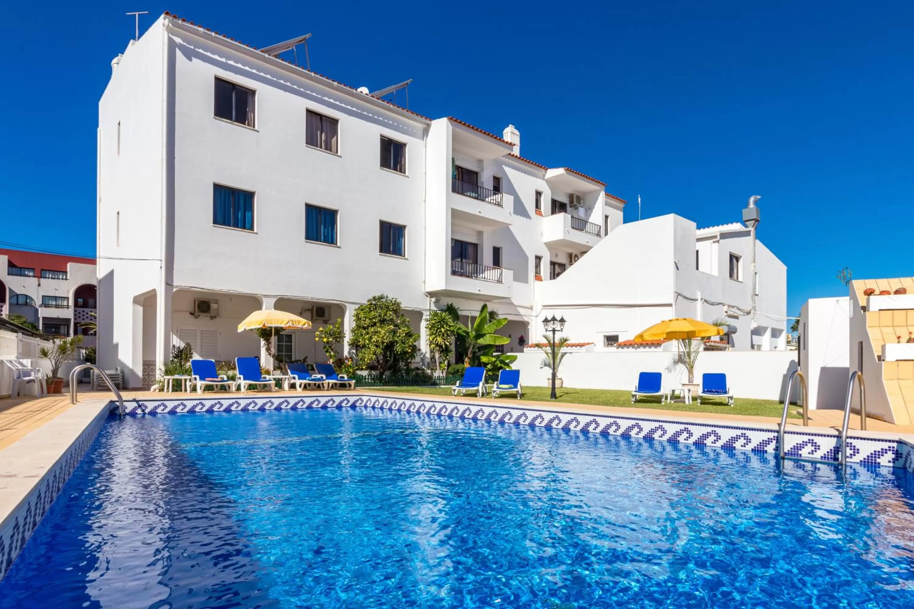 Property Building in Apartamentos Carruna