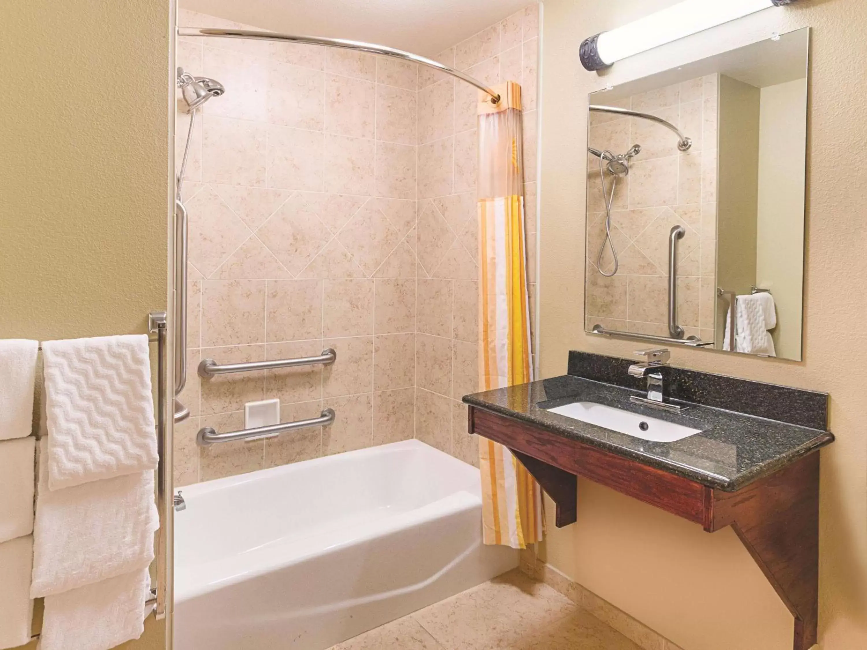 Photo of the whole room, Bathroom in La Quinta by Wyndham Woodway - Waco South