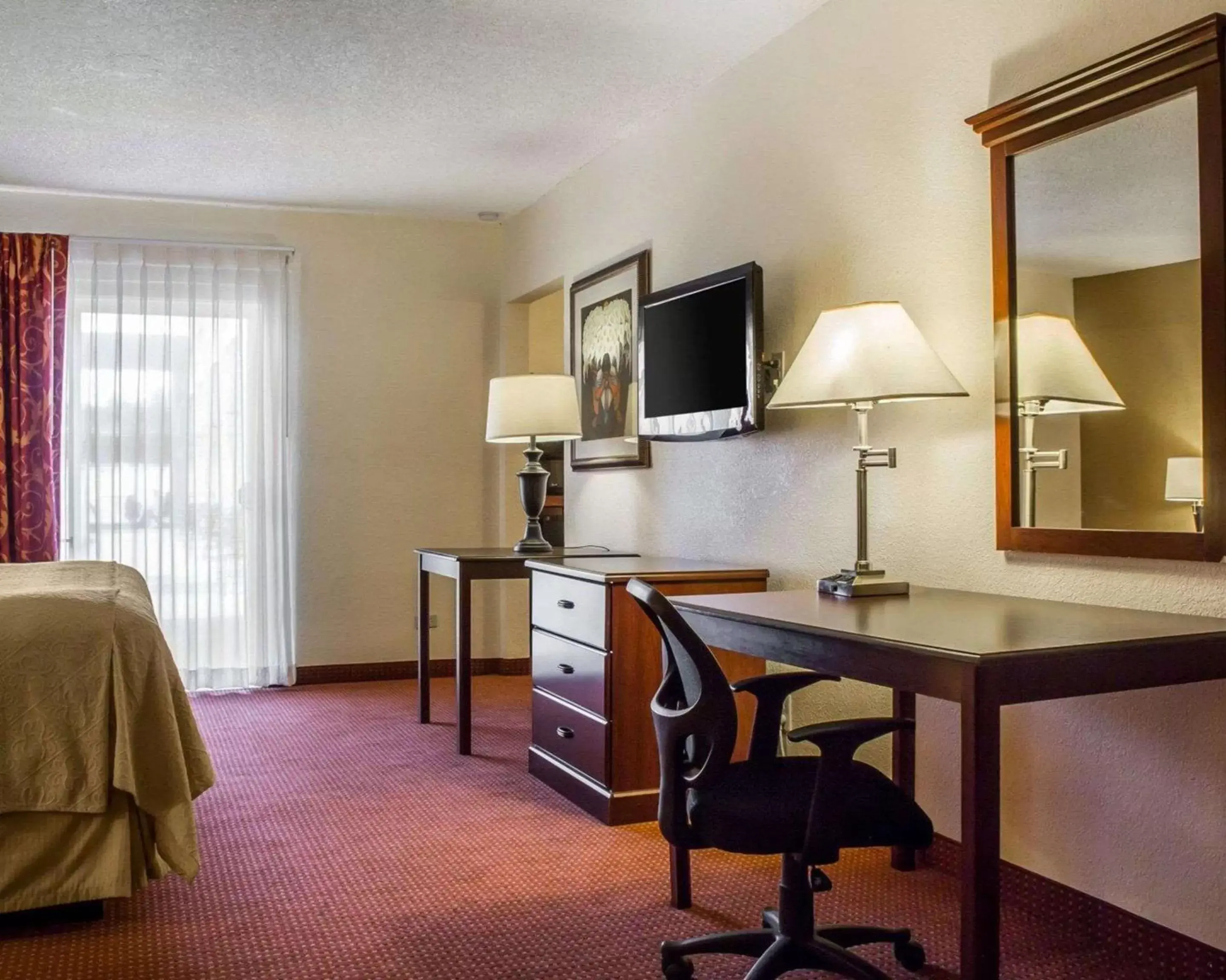 Bedroom, TV/Entertainment Center in Quality Hotel Americana Nogales