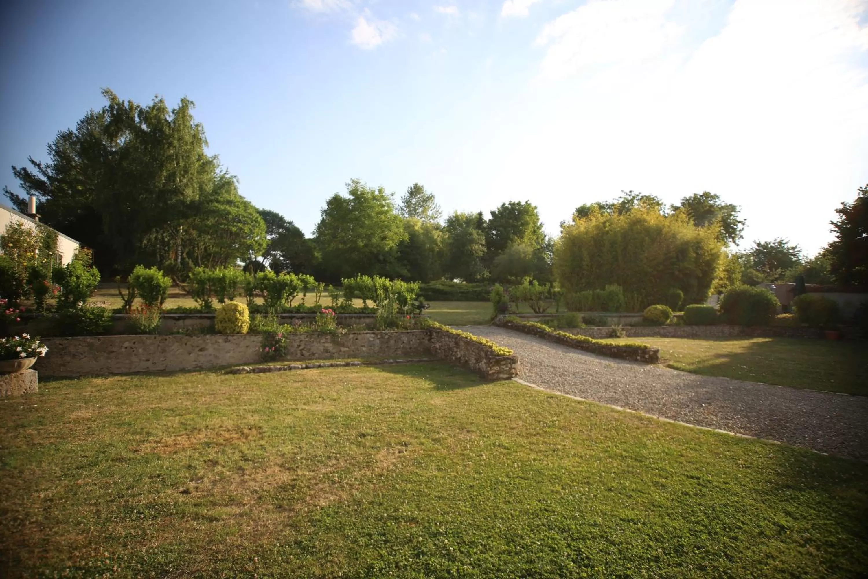 Property building in Les Rêves de Flamboin