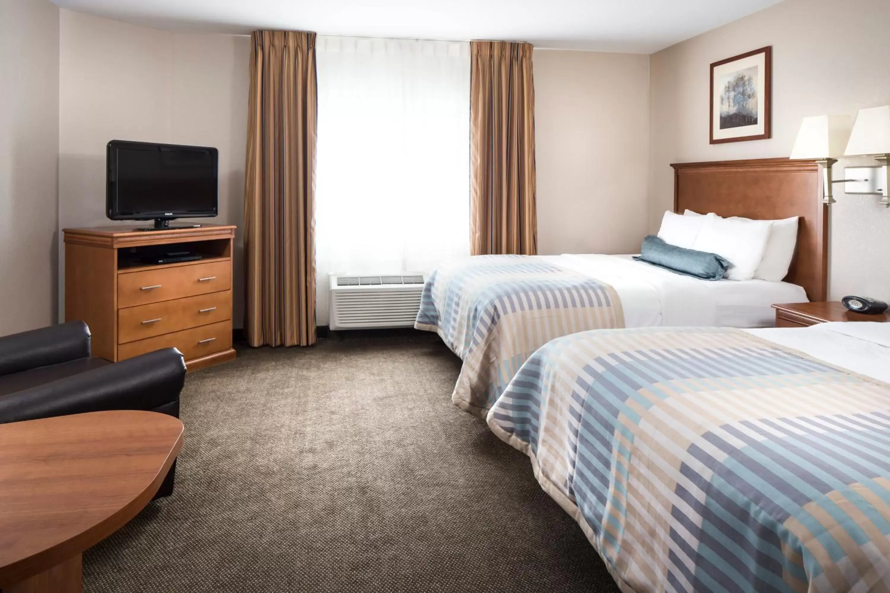 Photo of the whole room, Bed in Candlewood Suites La Crosse, an IHG Hotel