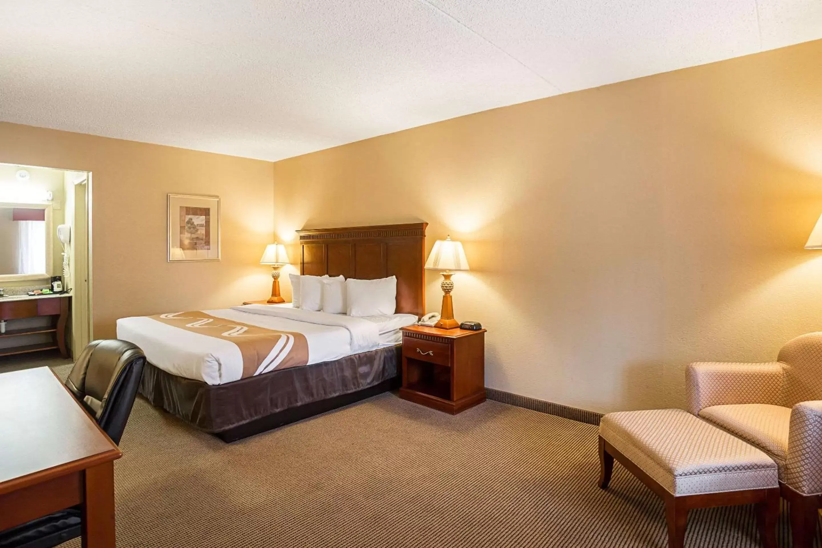 Photo of the whole room, Bed in Quality Inn Hurricane Mills