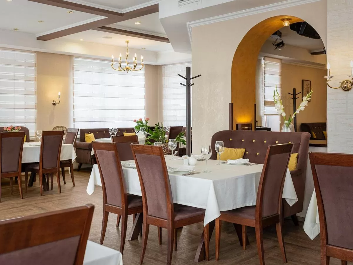 Restaurant/places to eat in Park Hotel