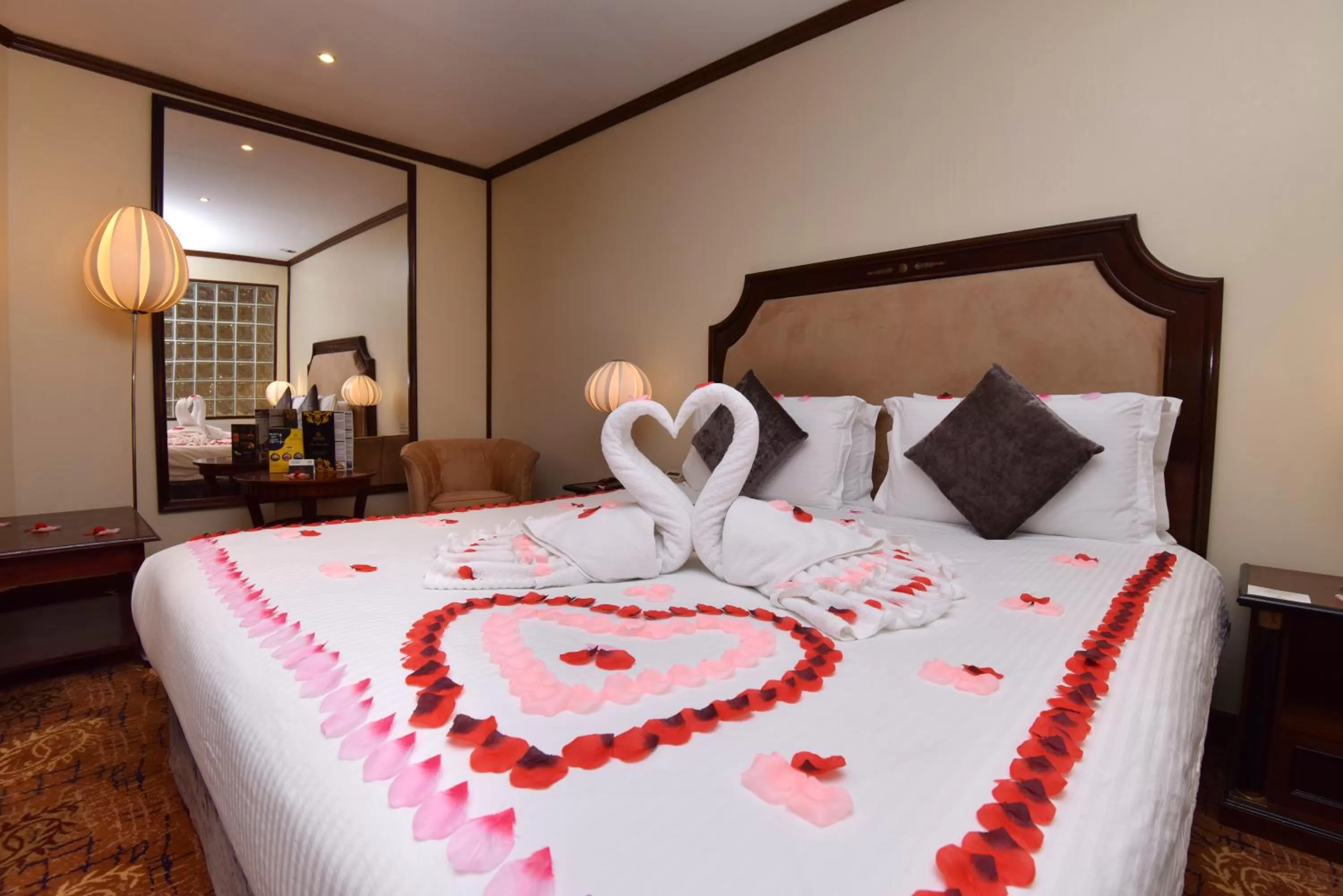 Bedroom, Bed in Inn & Go Kuwait Plaza