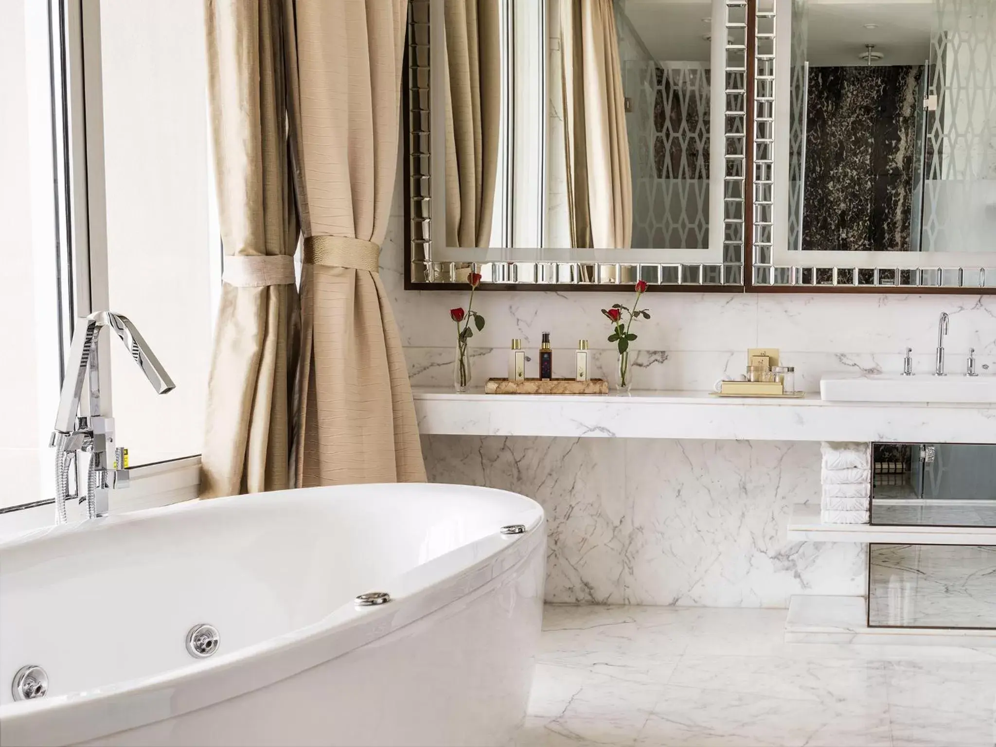 Bathroom in Taj Santacruz Bathroom in Taj Santacruz