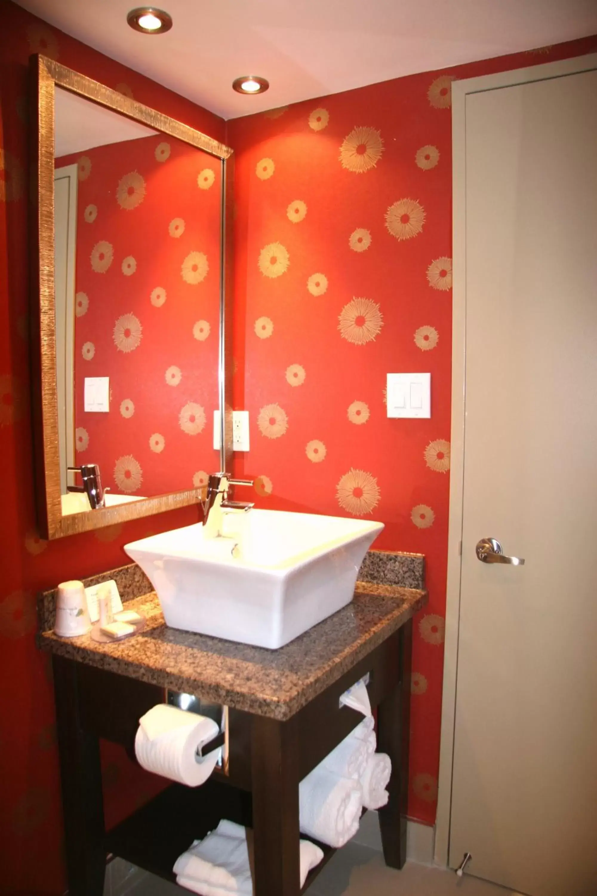 Bathroom in Park Inn by Radisson Toronto-Markham