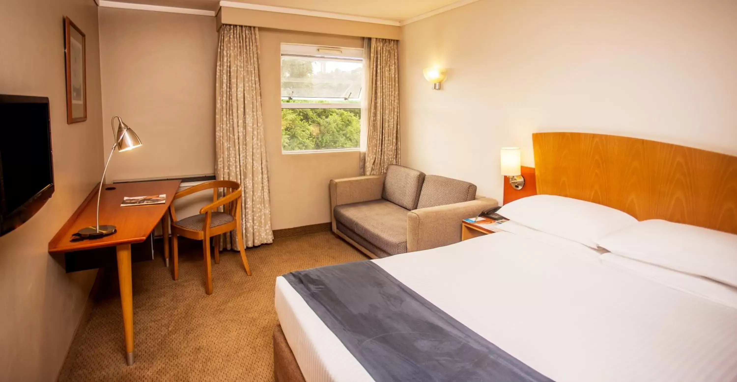 Photo of the whole room, Bed in StayEasy Pretoria