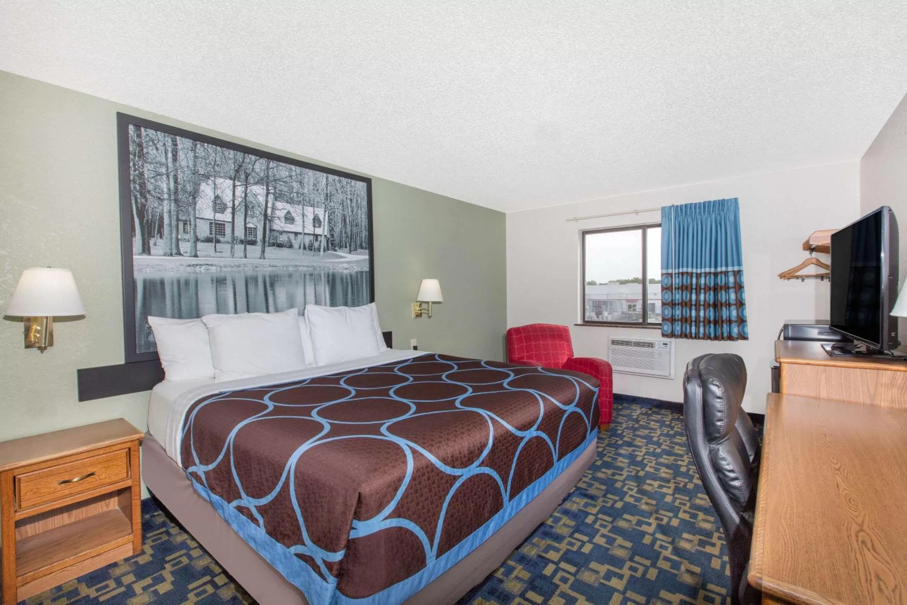 Photo of the whole room, Bed in Super 8 by Wyndham Aberdeen MD