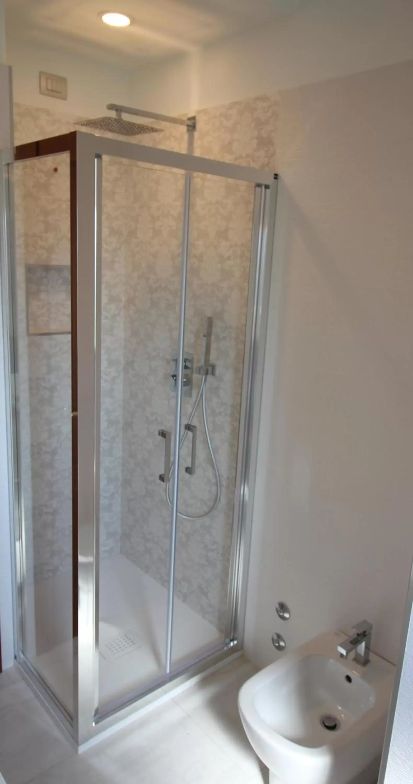 Shower, Bathroom in Del Prado