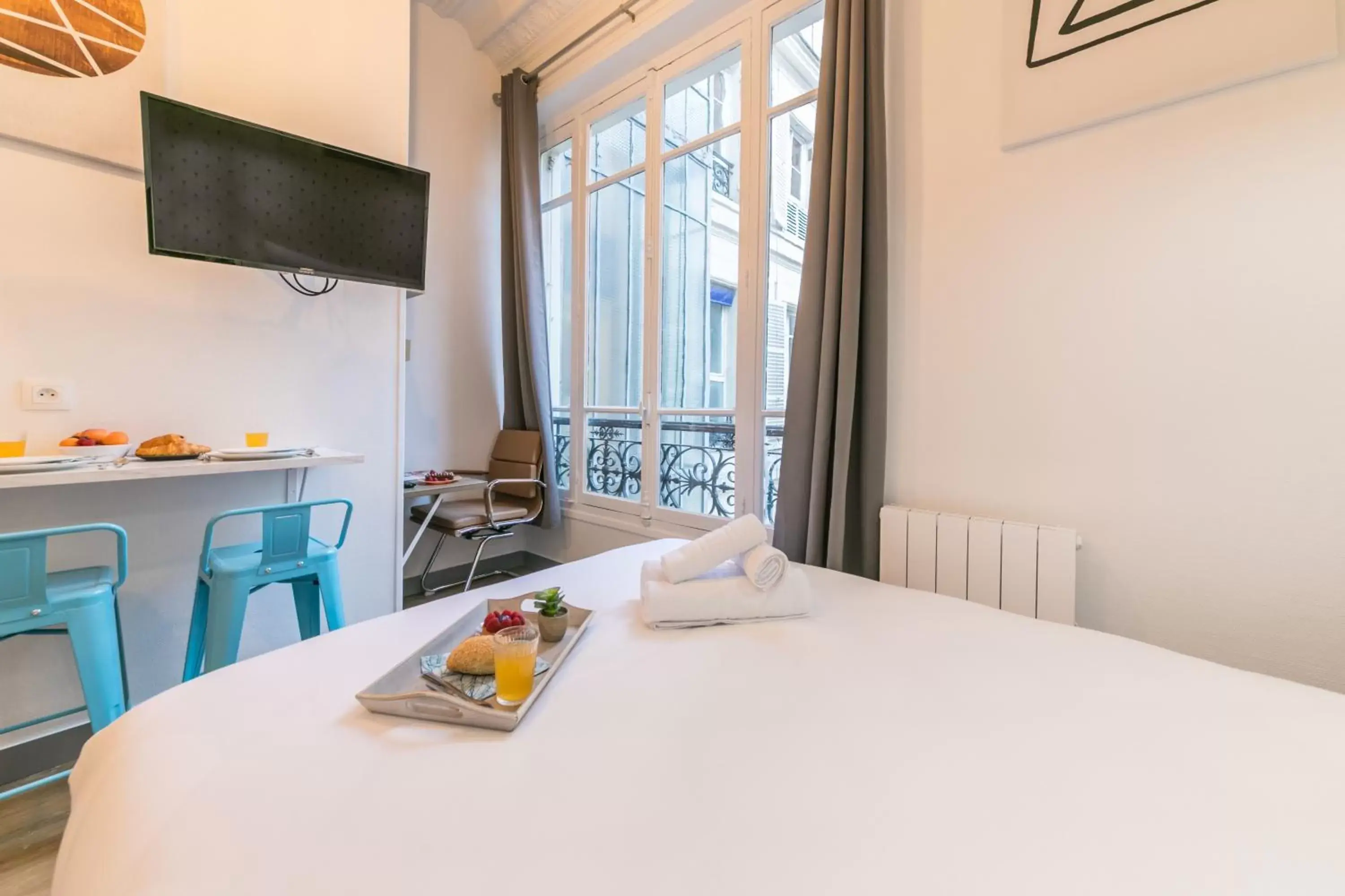Bedroom, Bed in Apartments WS Haussmann - La Fayette